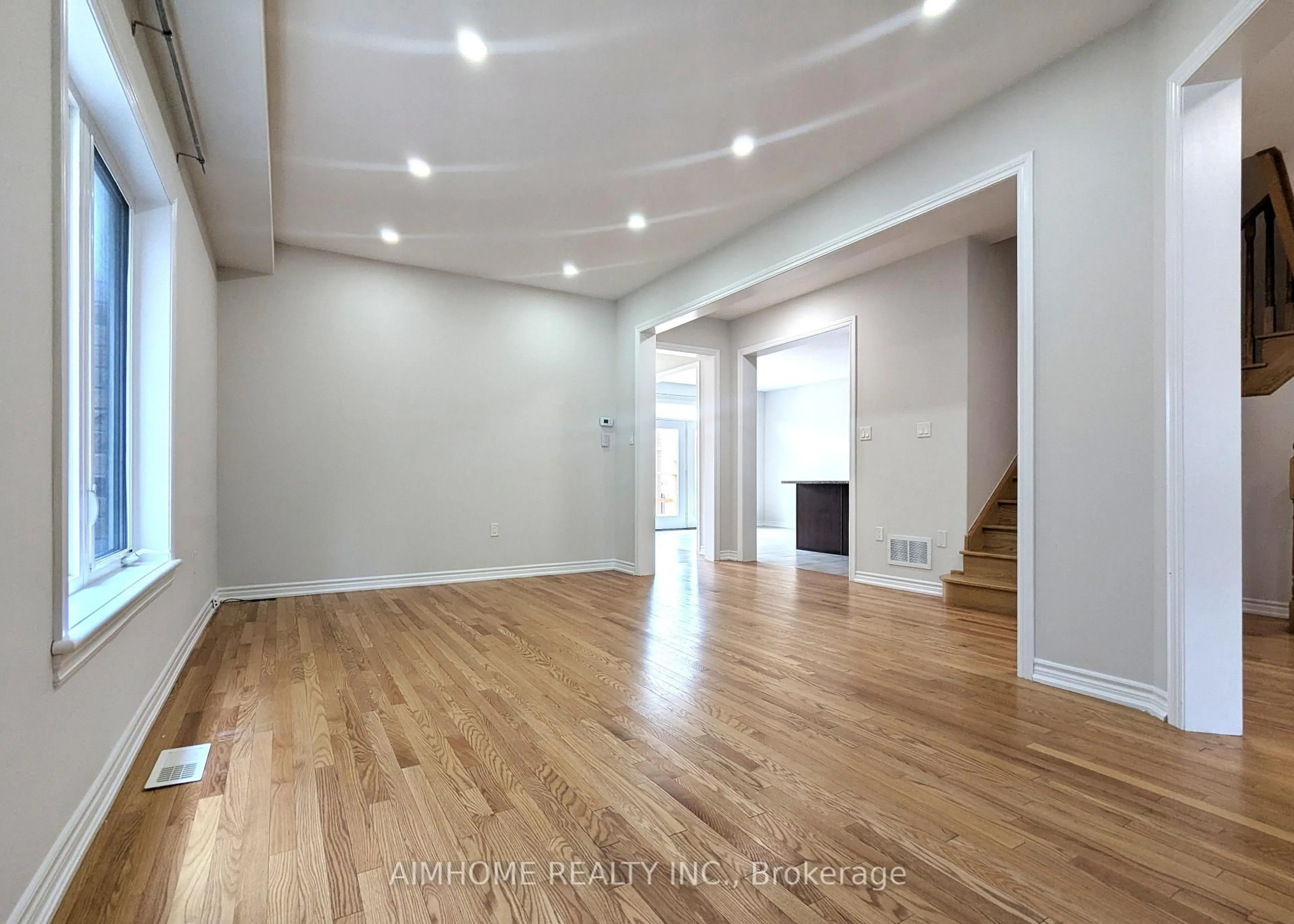 A pic of a room for 29 Bamburg St, Georgina Ontario L0E 1R0