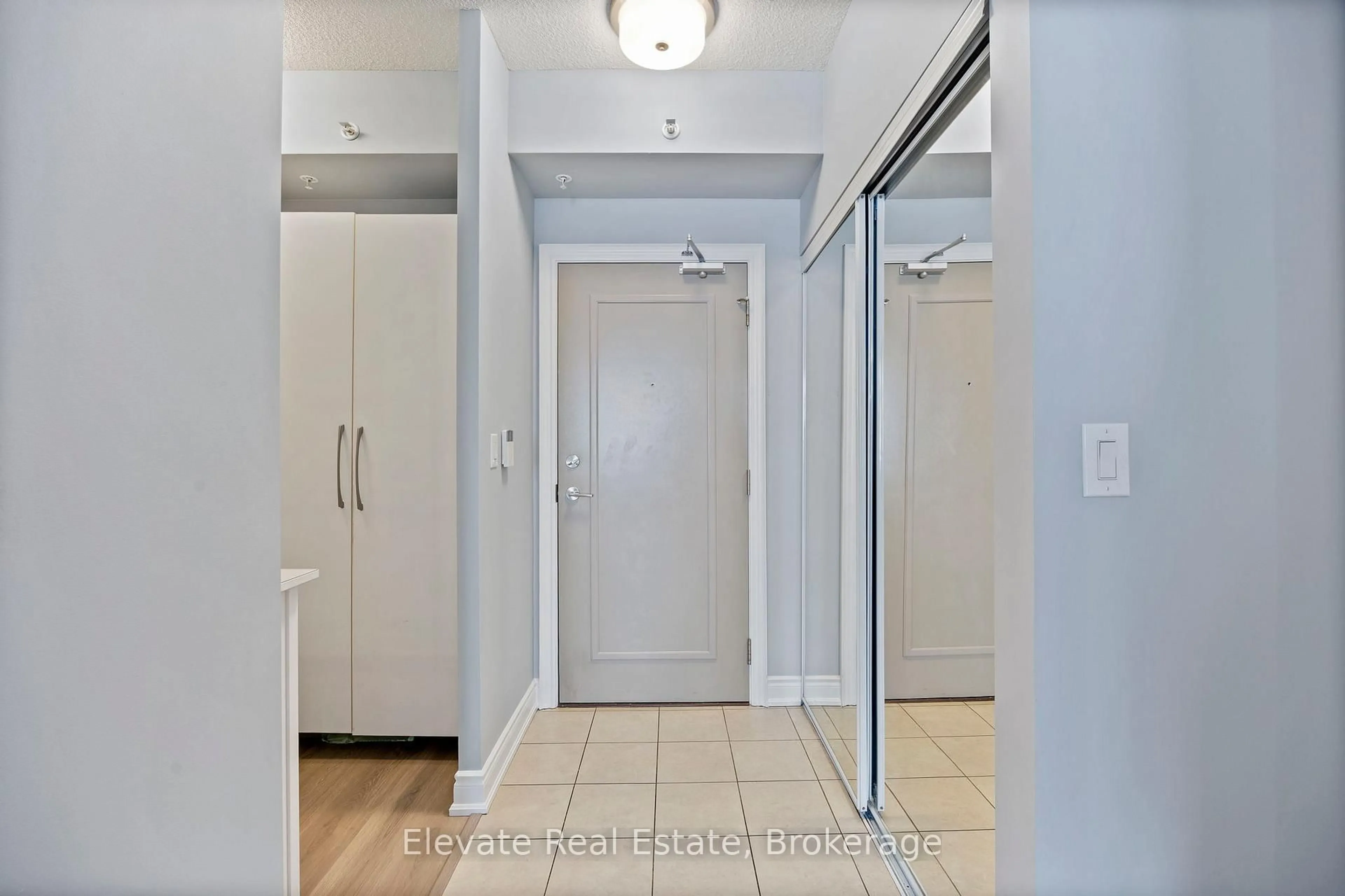 Indoor entryway for 2396 Major Mackenzie Dr #322, Vaughan Ontario L6A 4Y1