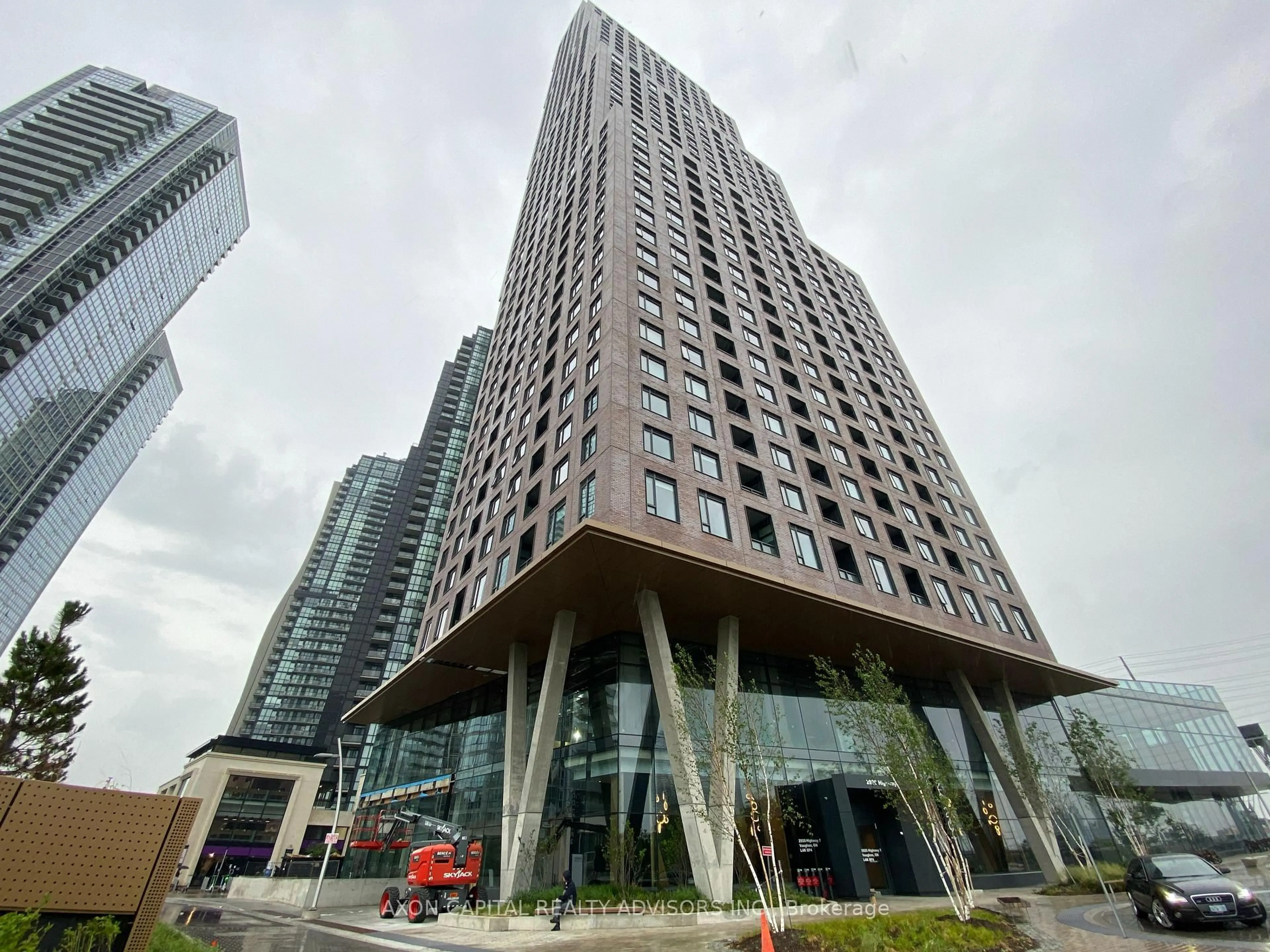 Indoor foyer for 2920 Highway 7 Rd #507, Vaughan Ontario L4K 0P4