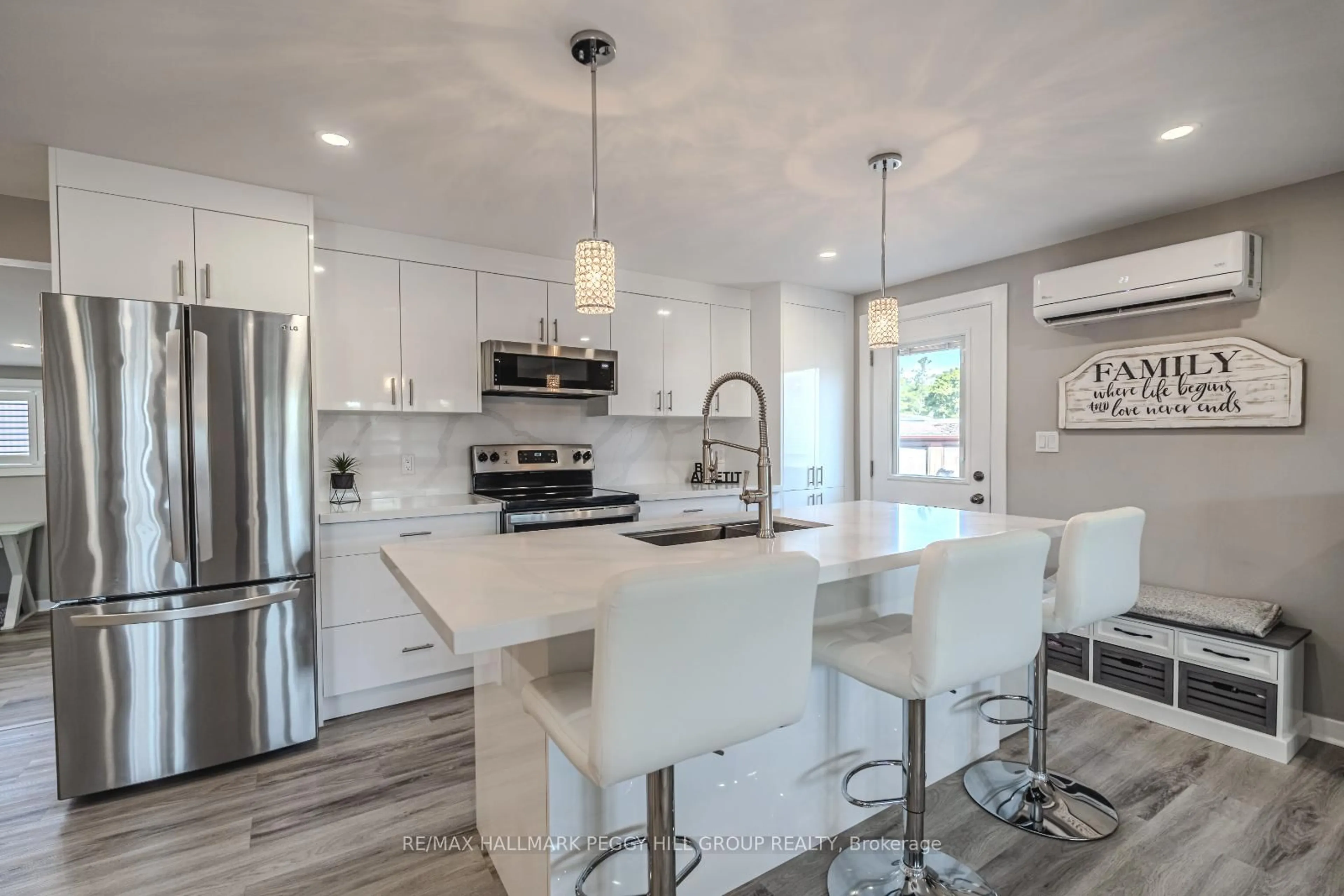Open concept kitchen, unknown for 10 Nettles Cove, Innisfil Ontario L9S 1P6