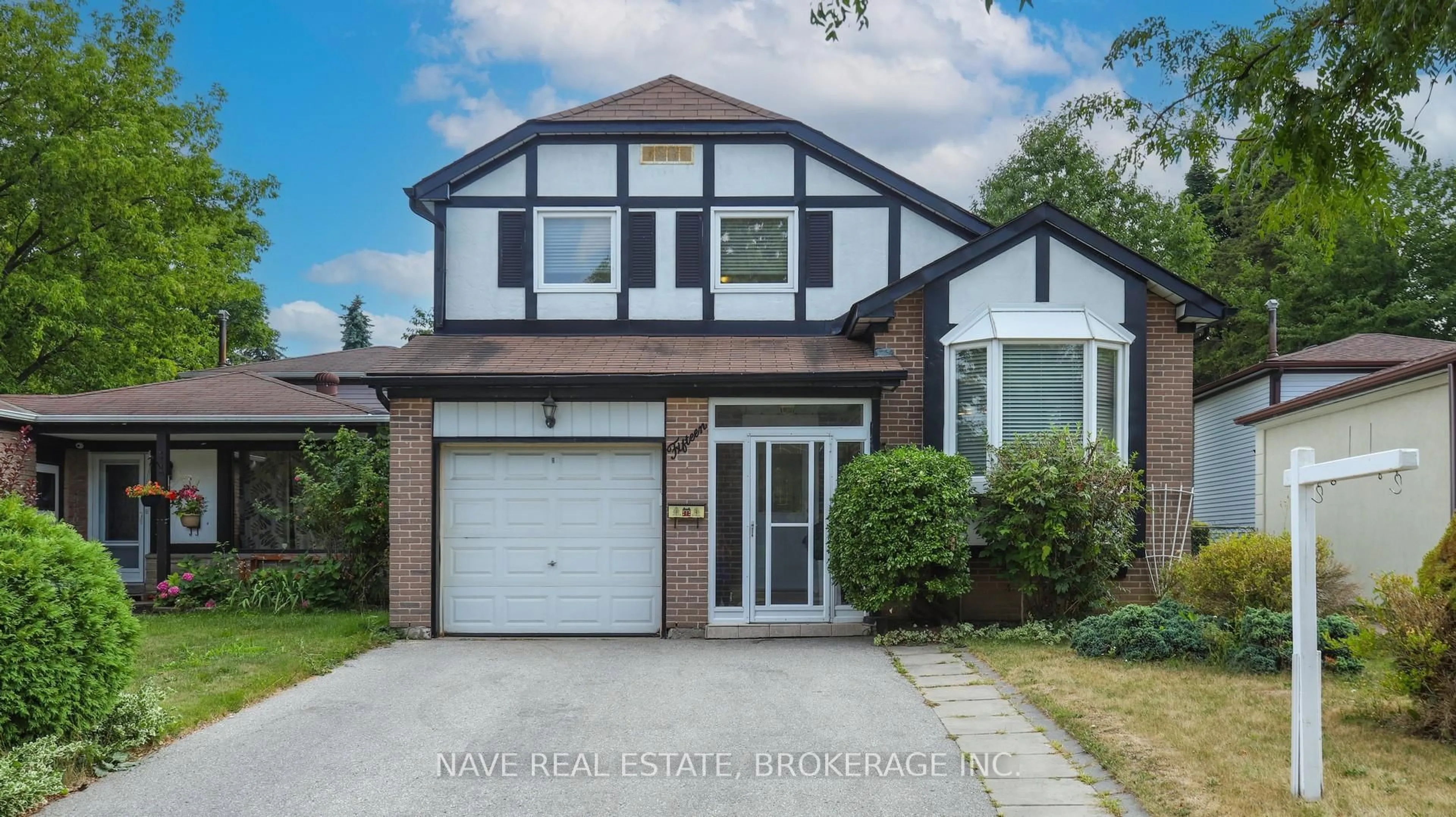 Home with brick exterior material, street for 15 Springhead Gdns, Richmond Hill Ontario L4C 5B8