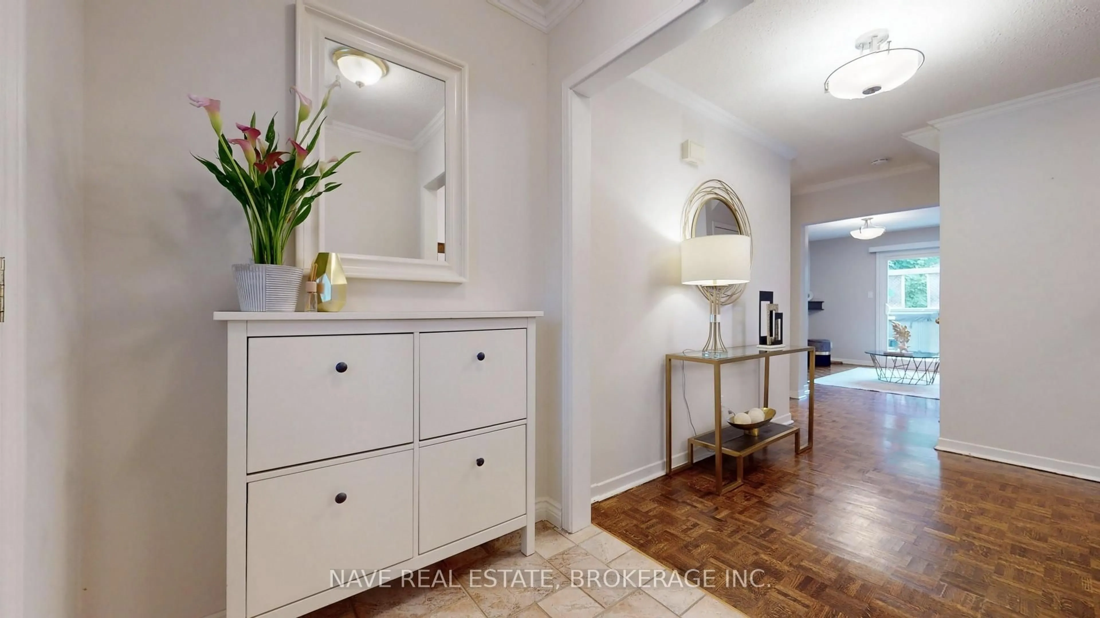 Indoor entryway for 15 Springhead Gdns, Richmond Hill Ontario L4C 5B8
