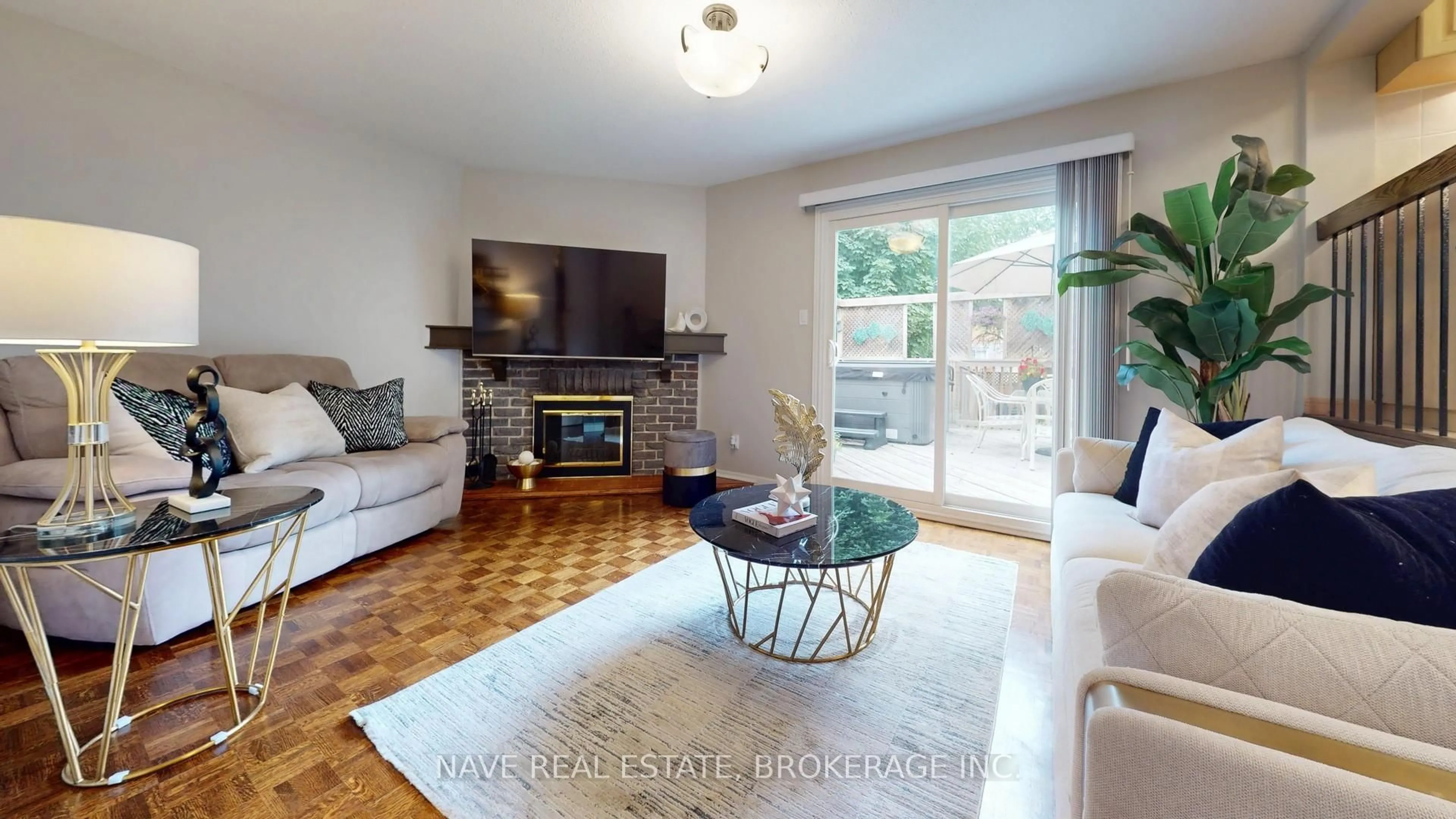 Living room with furniture, wood/laminate floor for 15 Springhead Gdns, Richmond Hill Ontario L4C 5B8