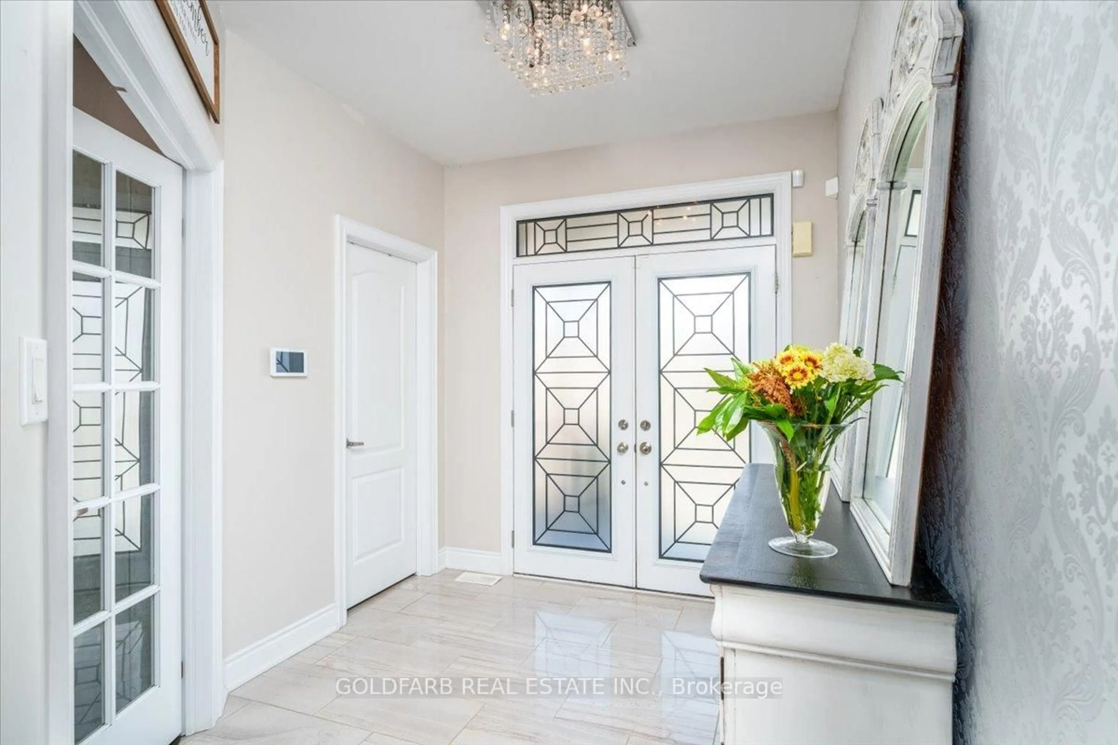 Indoor entryway for 1343 Lawson St, Innisfil Ontario L9S 0K8