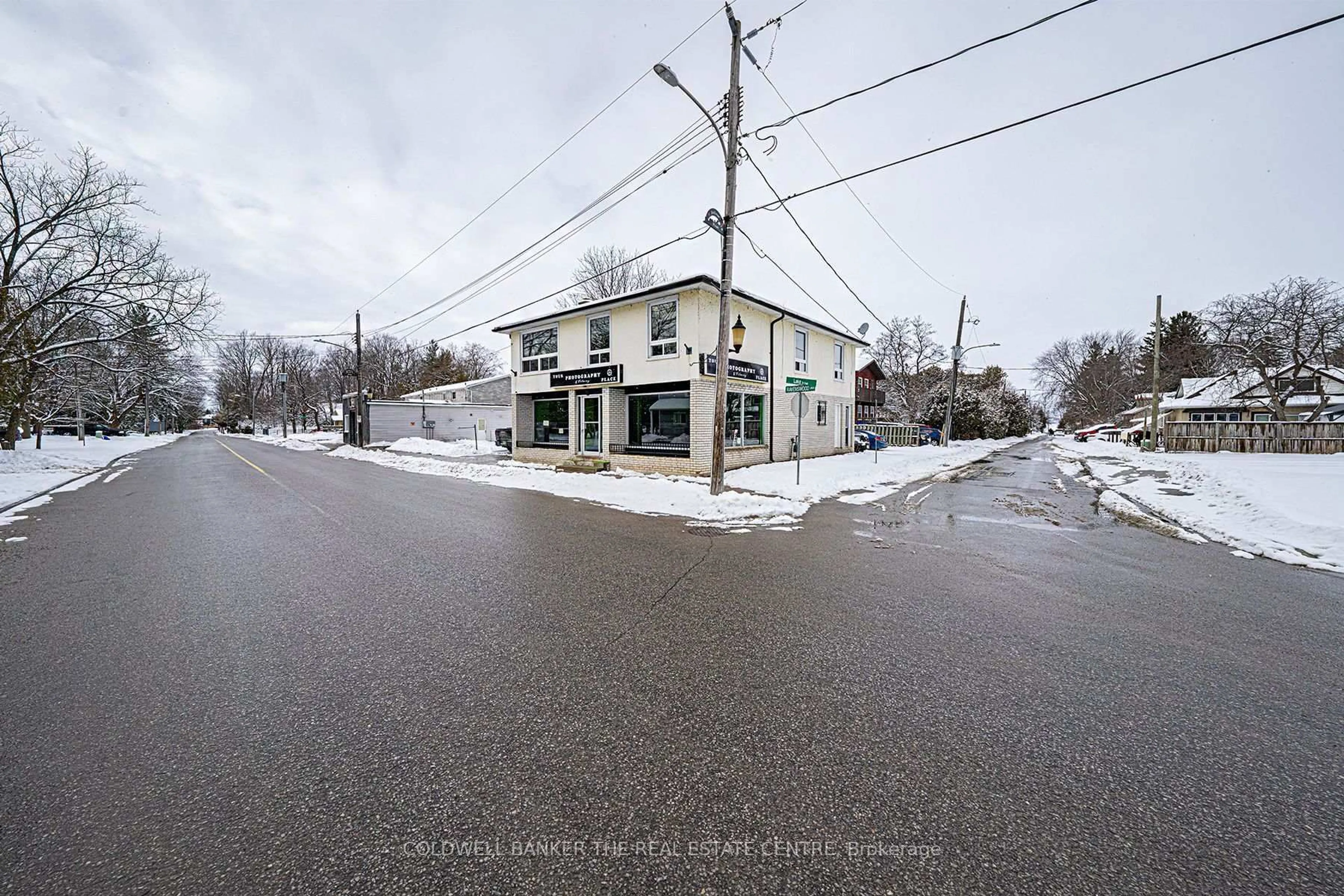 A pic from outside/outdoor area/front of a property/back of a property/a pic from drone, unknown for 920 Lake Dr, Georgina Ontario L0E 1L0