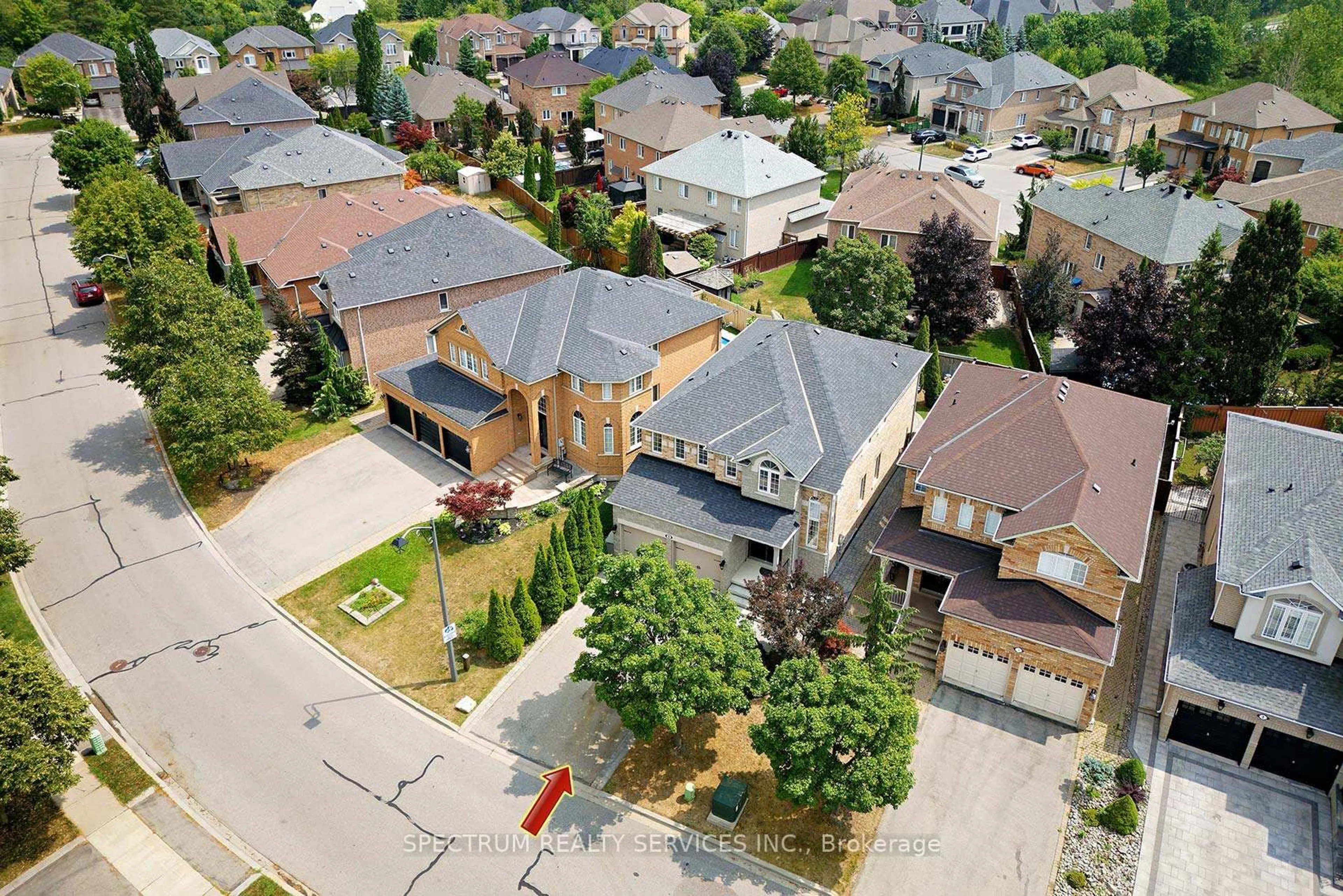 A pic from outside/outdoor area/front of a property/back of a property/a pic from drone, street for 9 Tuscan Woods Tr, Vaughan Ontario L4H 1N2