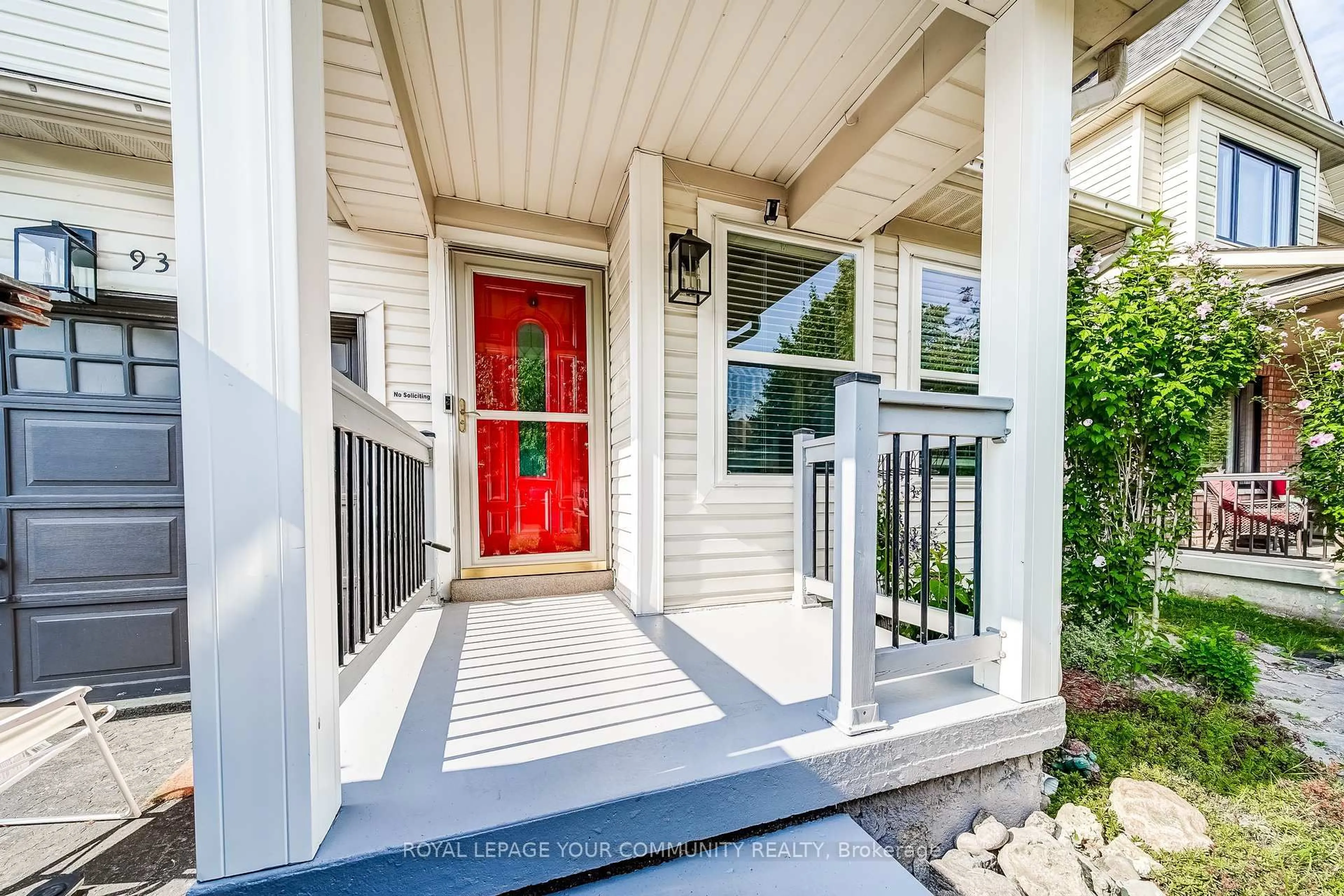 Indoor entryway for 93 Glasgow Cres, Georgina Ontario L4P 4B2