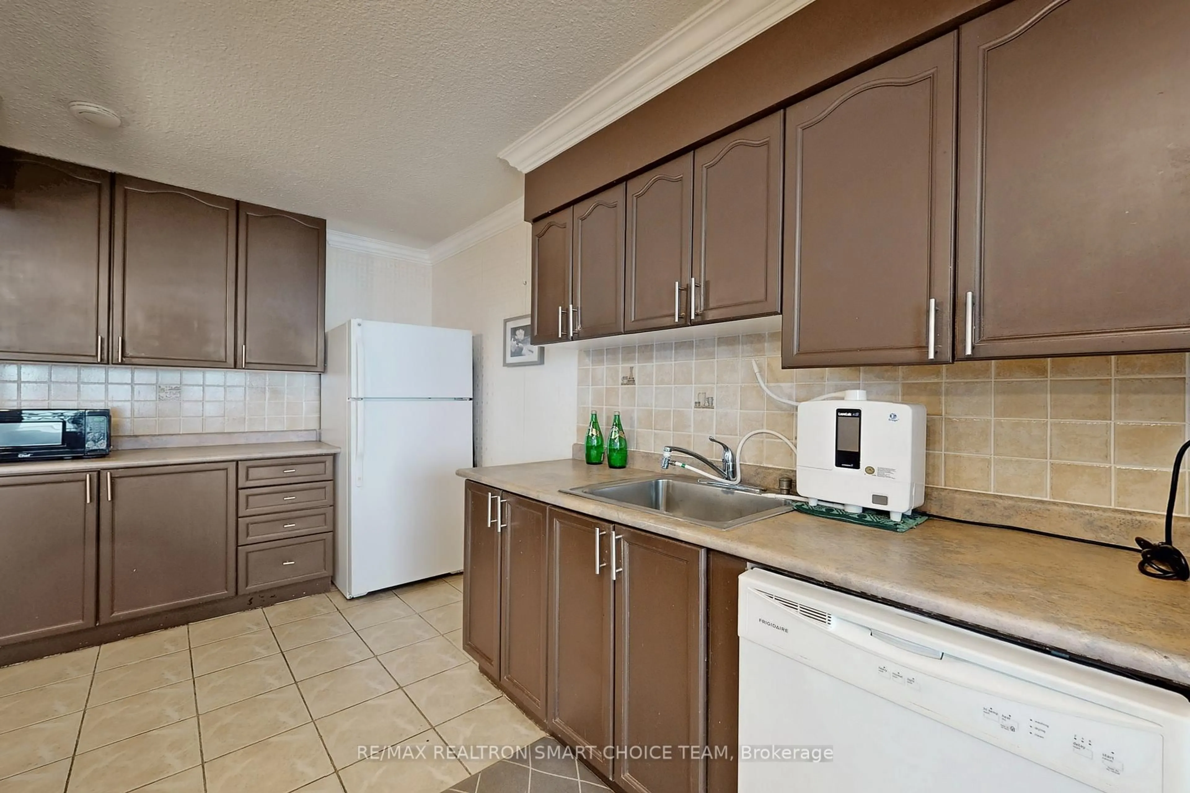 Standard kitchen, ceramic/tile floor for 180 Dudley Ave #506, Markham Ontario L3T 4X2