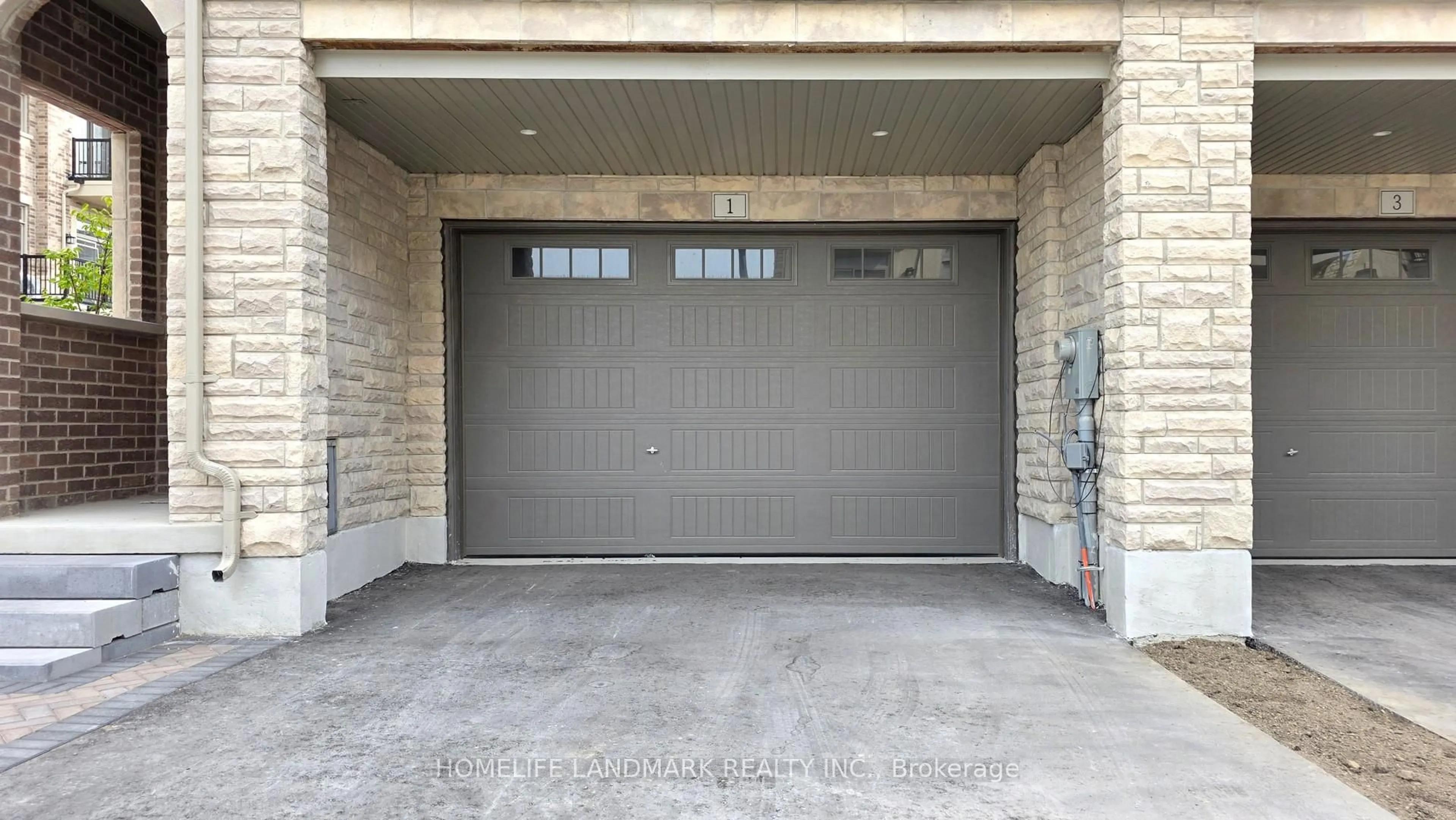 Indoor garage for 1 AbbeyHill Lane, Markham Ontario L6C 3L5