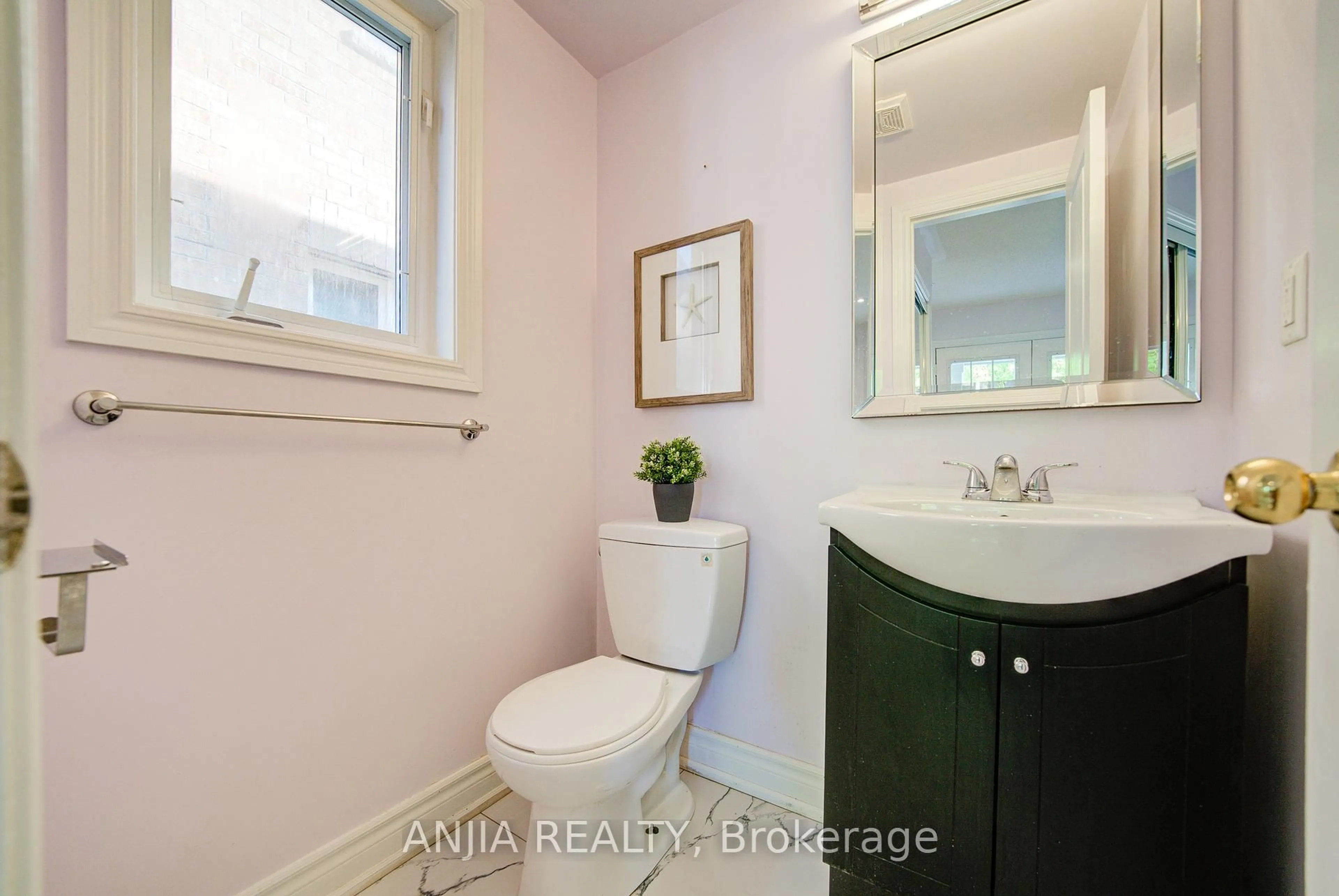 Standard bathroom, unknown for 111 Viscount Dr, Markham Ontario L6C 2P3
