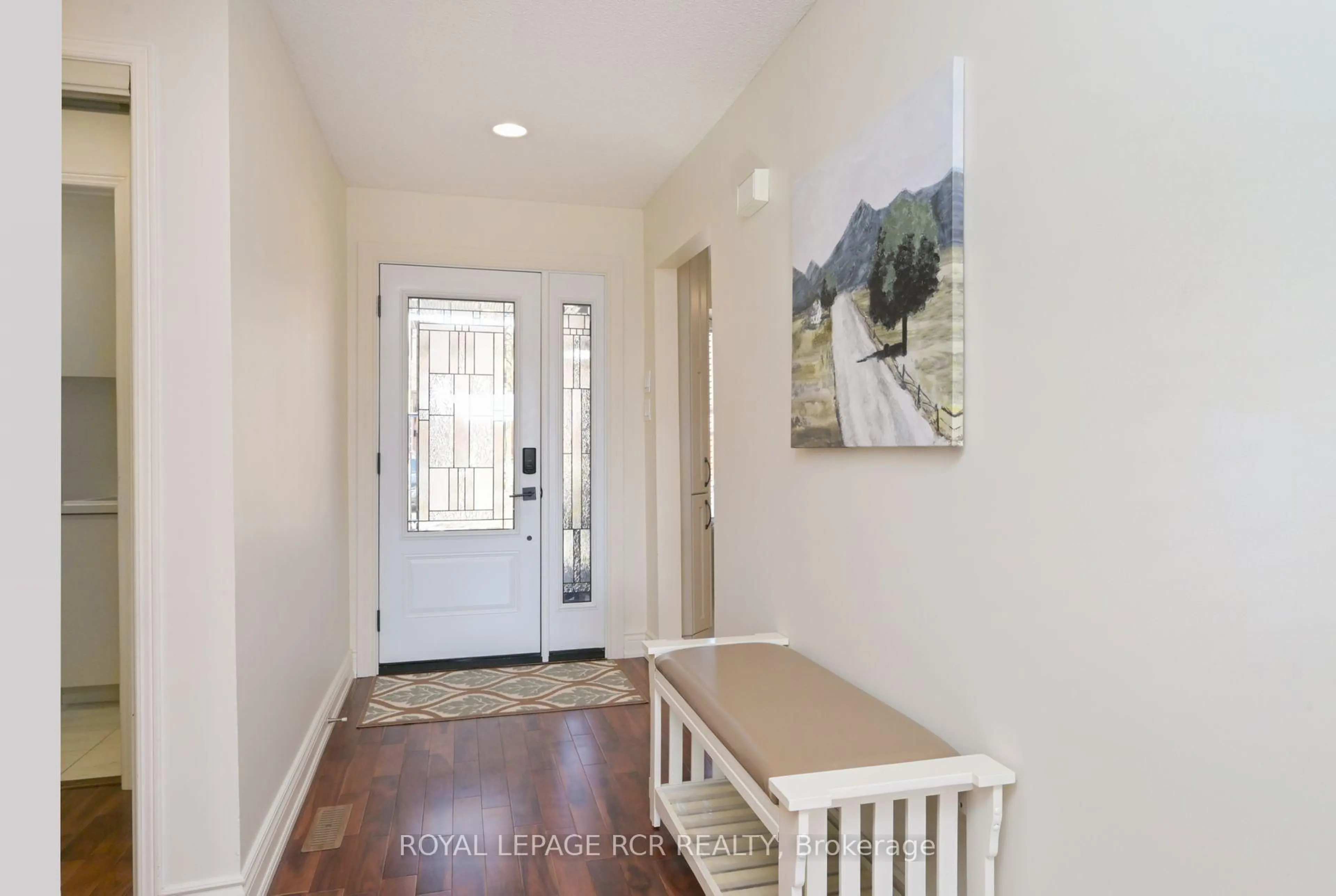 Indoor entryway for 68 Riverview Rd, New Tecumseth Ontario L9R 1R8