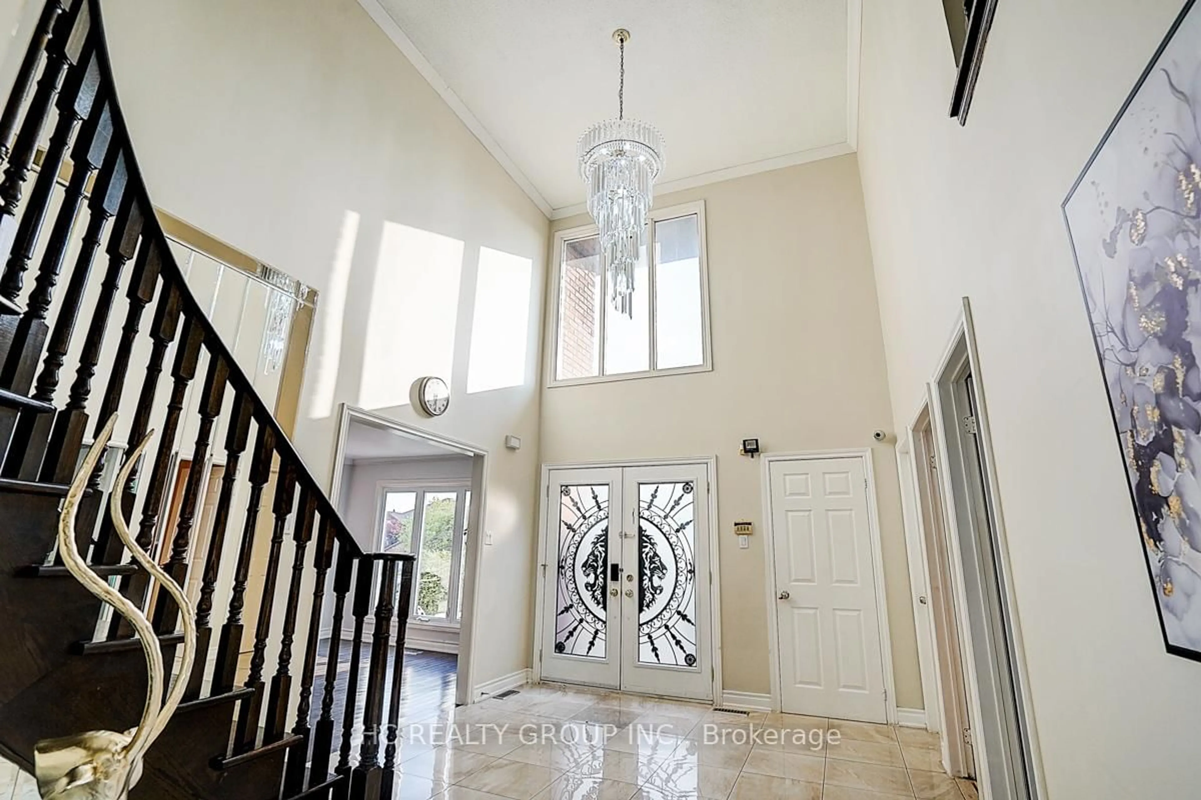 Indoor foyer for 19 Delancey Cres, Markham Ontario L3P 7C9