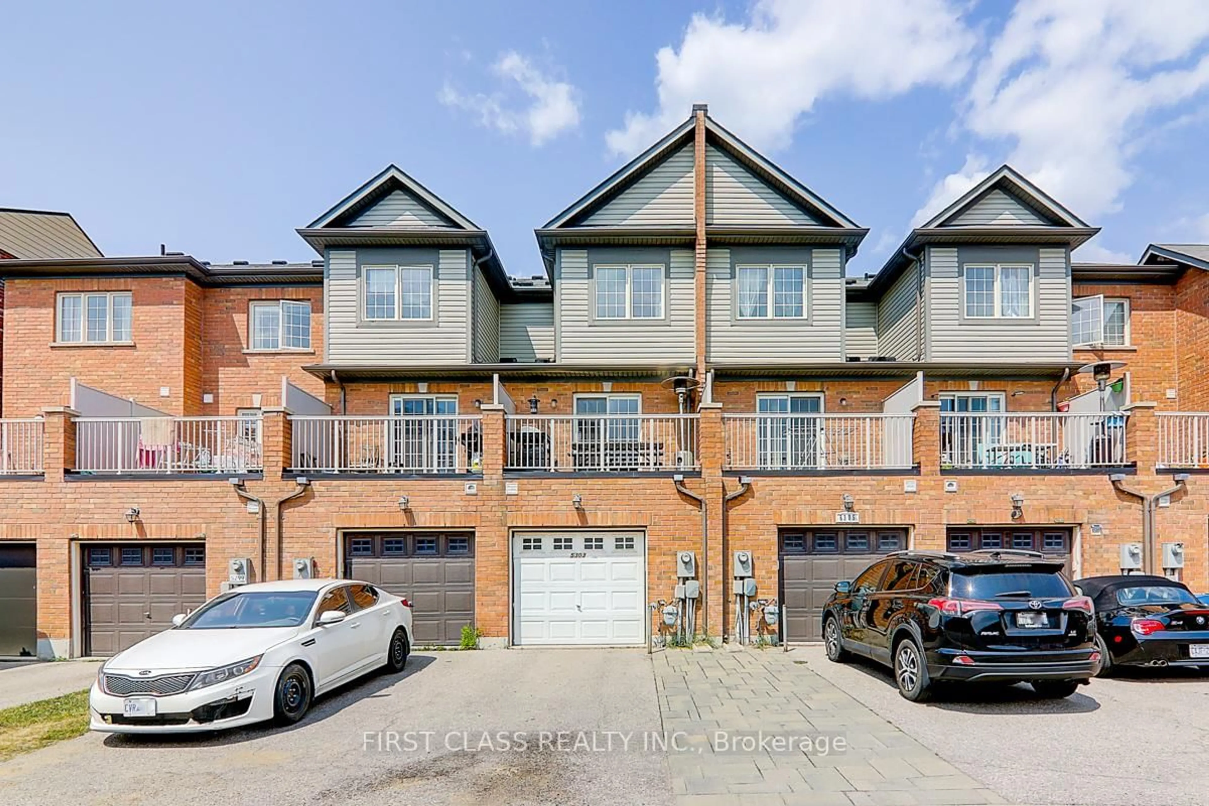 A pic from outside/outdoor area/front of a property/back of a property/a pic from drone, street for 5303 Major Mackenzie Dr, Markham Ontario L6C 0N3