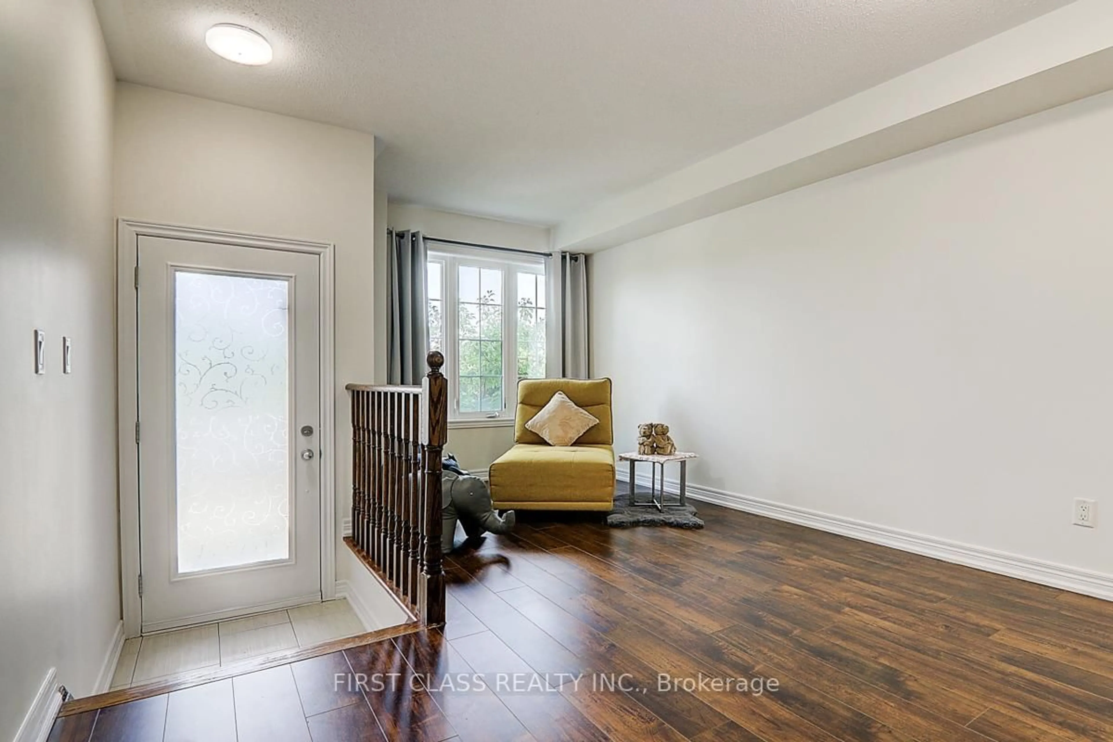 Indoor entryway for 5303 Major Mackenzie Dr, Markham Ontario L6C 0N3