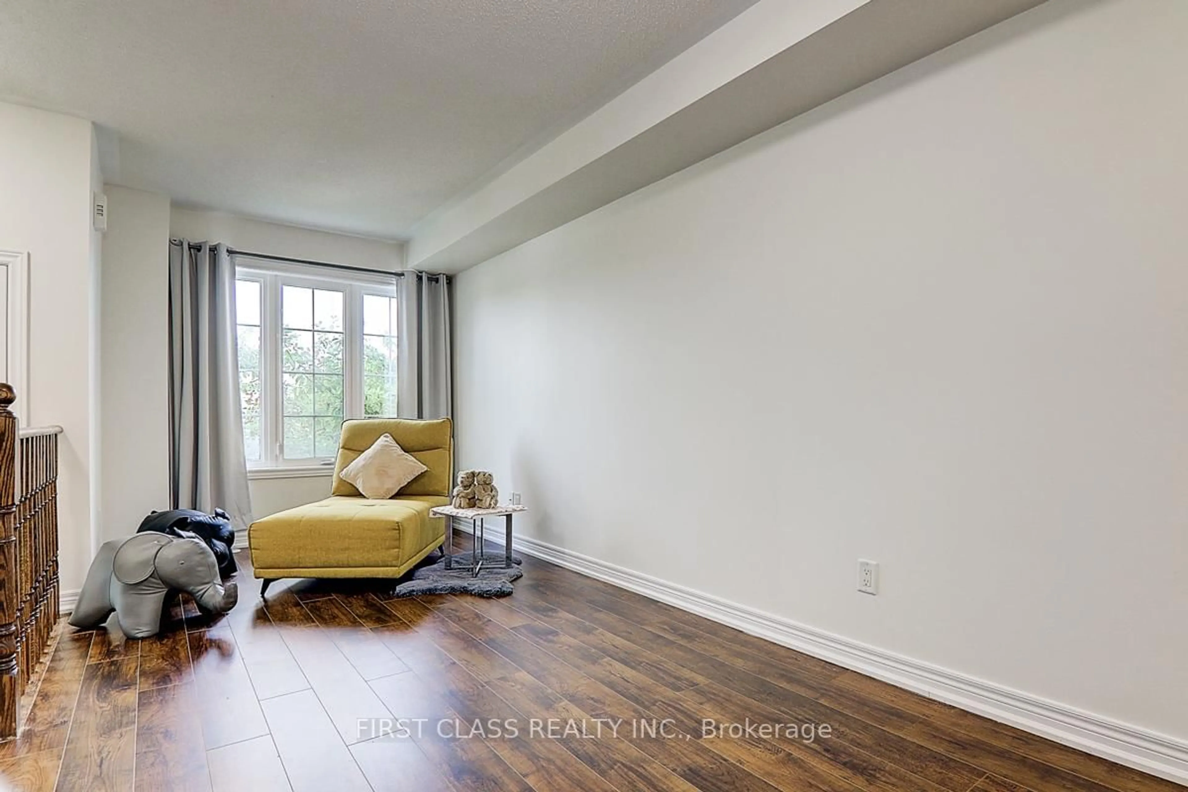 Living room with furniture, wood/laminate floor for 5303 Major Mackenzie Dr, Markham Ontario L6C 0N3