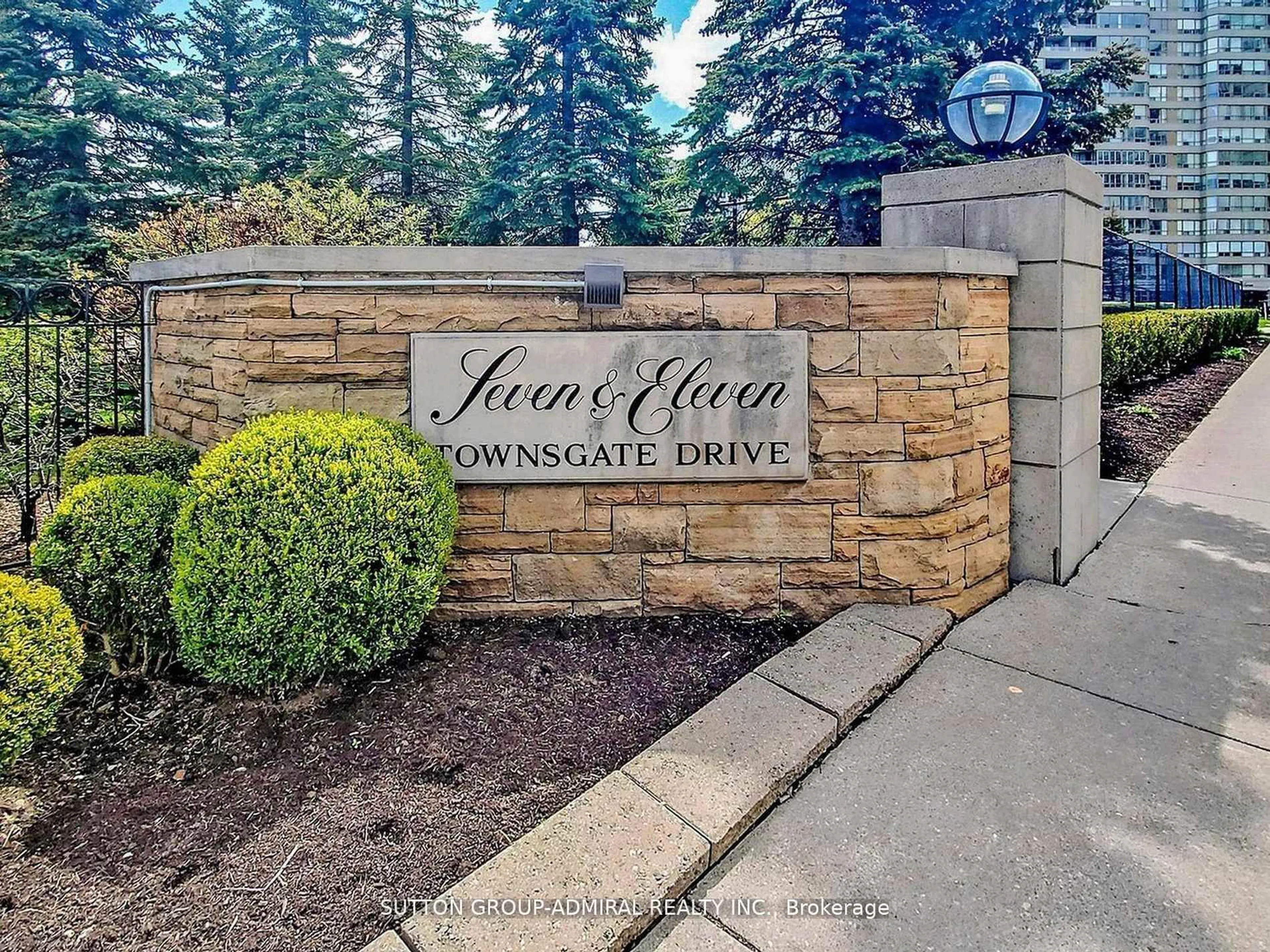 Indoor foyer for 11 Townsgate Dr #401, Vaughan Ontario L4J 8G4