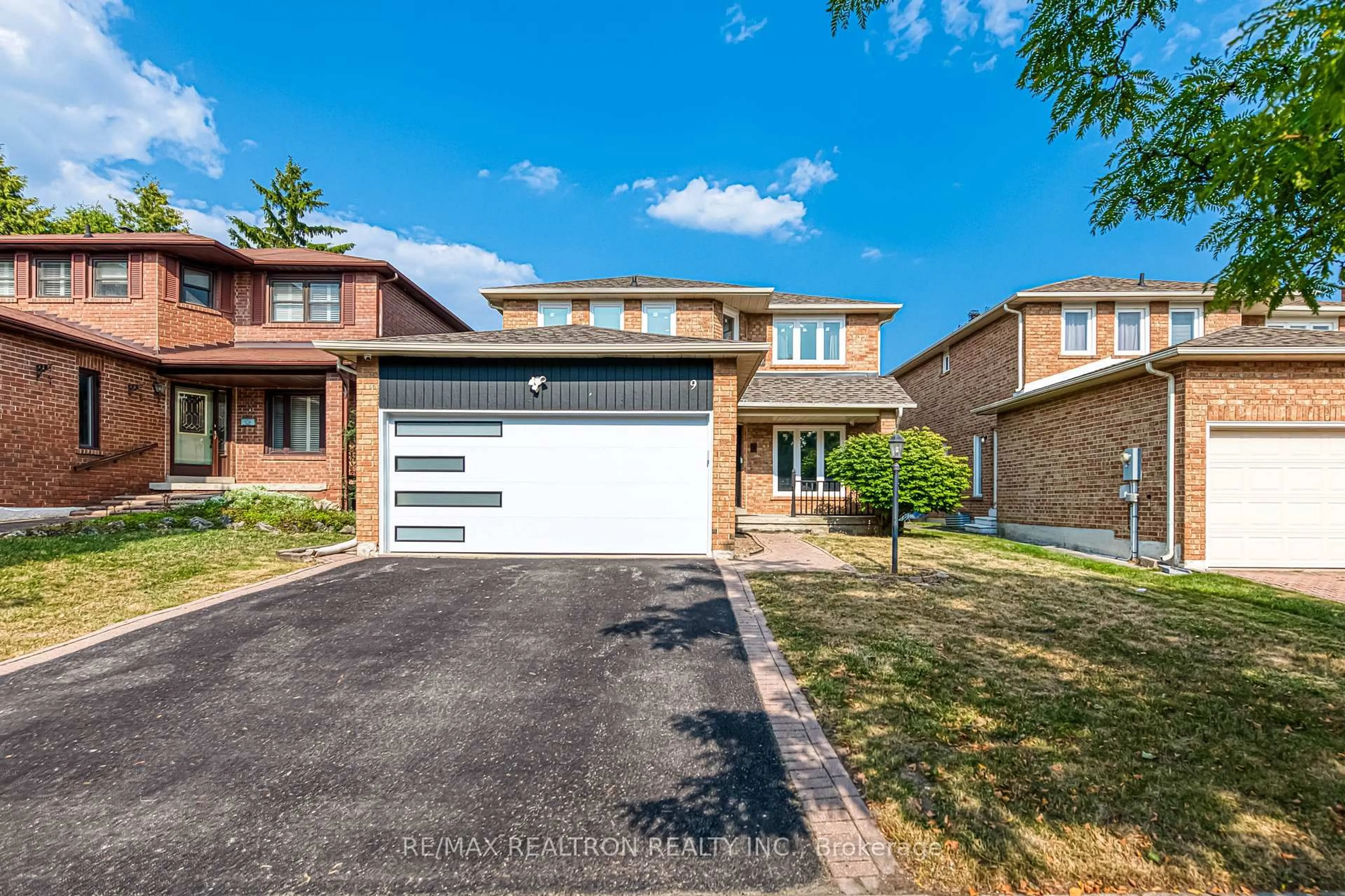 Home with brick exterior material, street for 9 Smithy St, Markham Ontario L3P 6N1