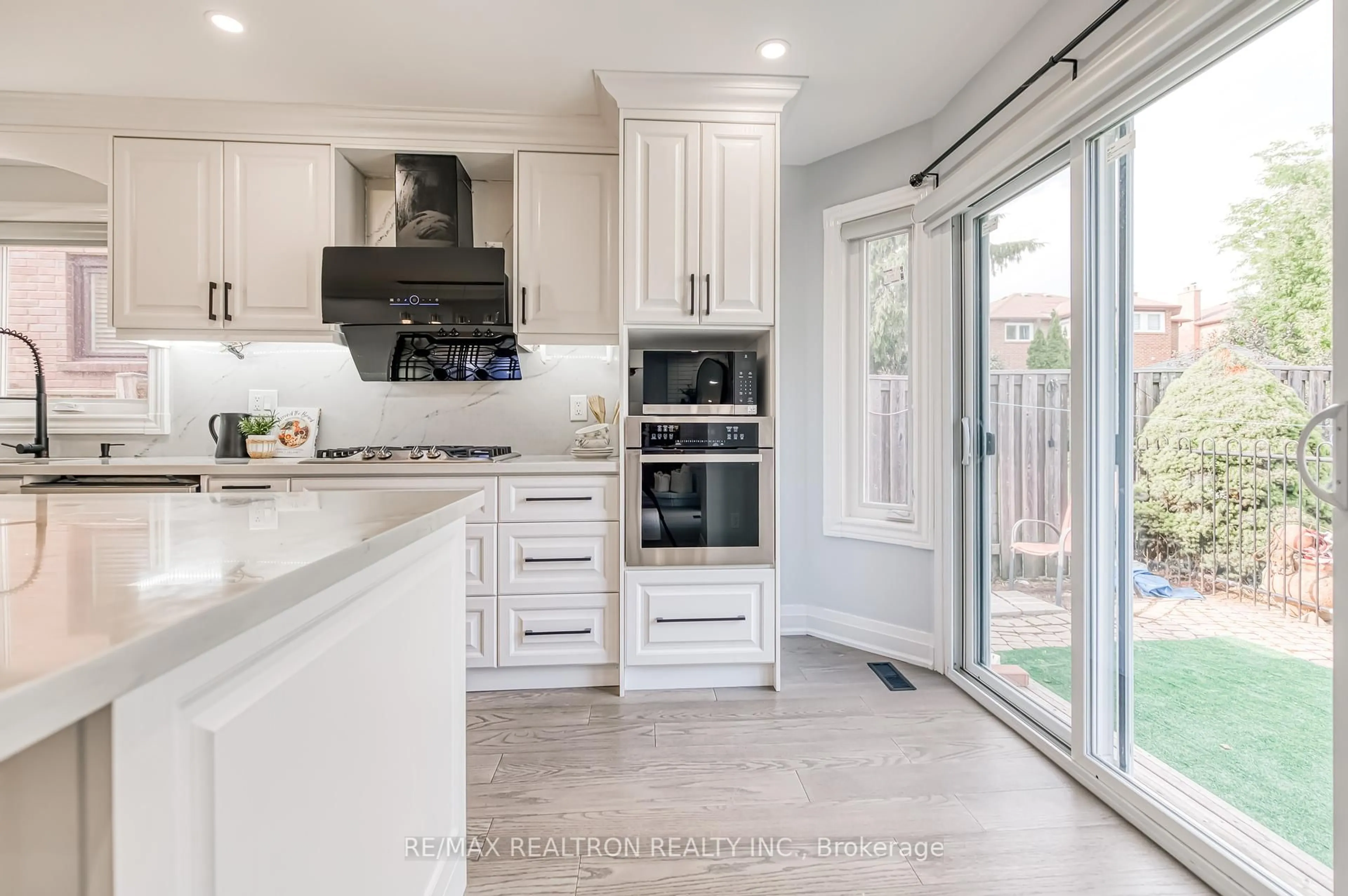Open concept kitchen, ceramic/tile floor for 9 Smithy St, Markham Ontario L3P 6N1