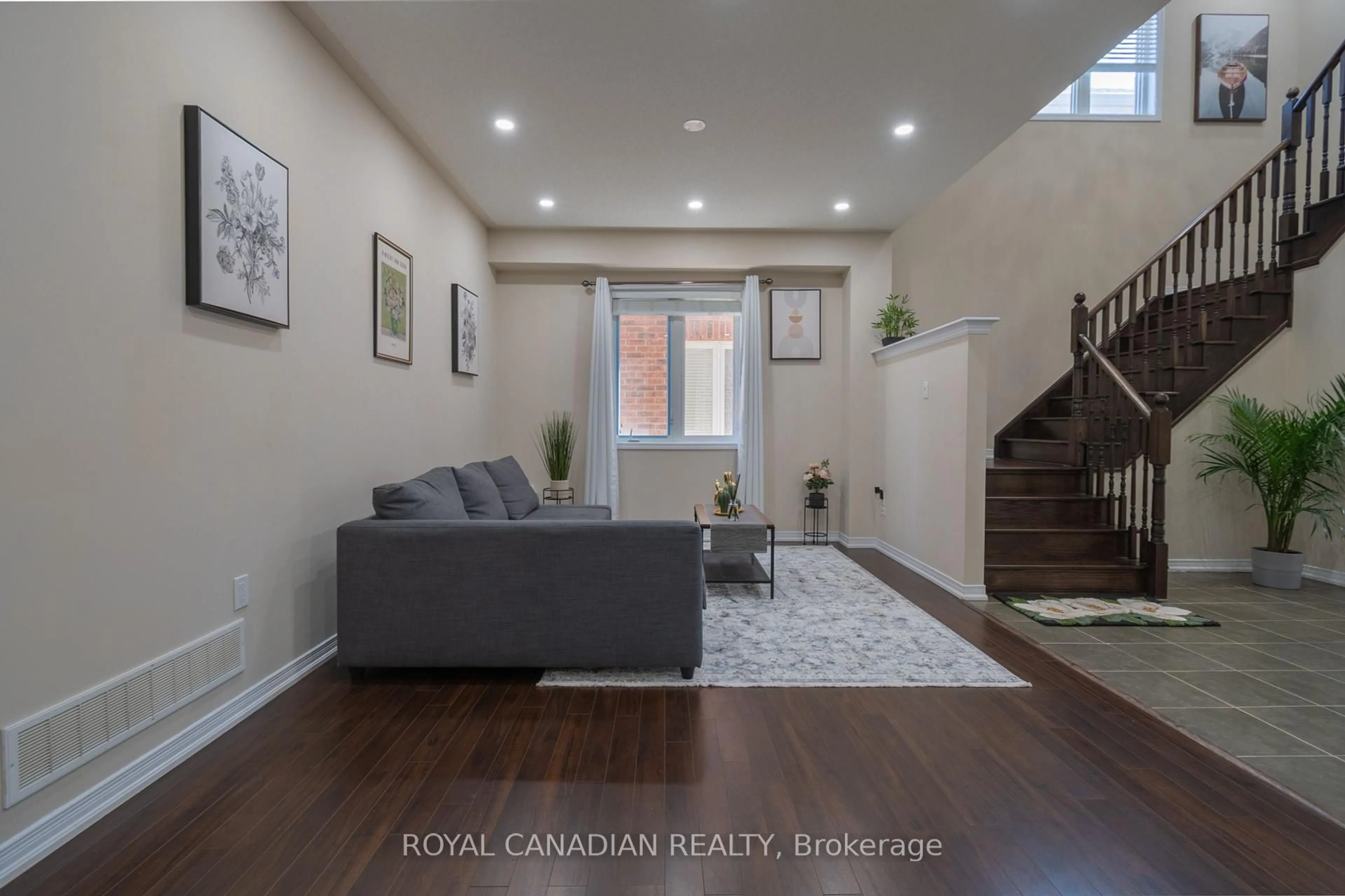 Living room with furniture, wood/laminate floor for 213 Richardson Cres, Bradford West Gwillimbury Ontario L3Z 0R5