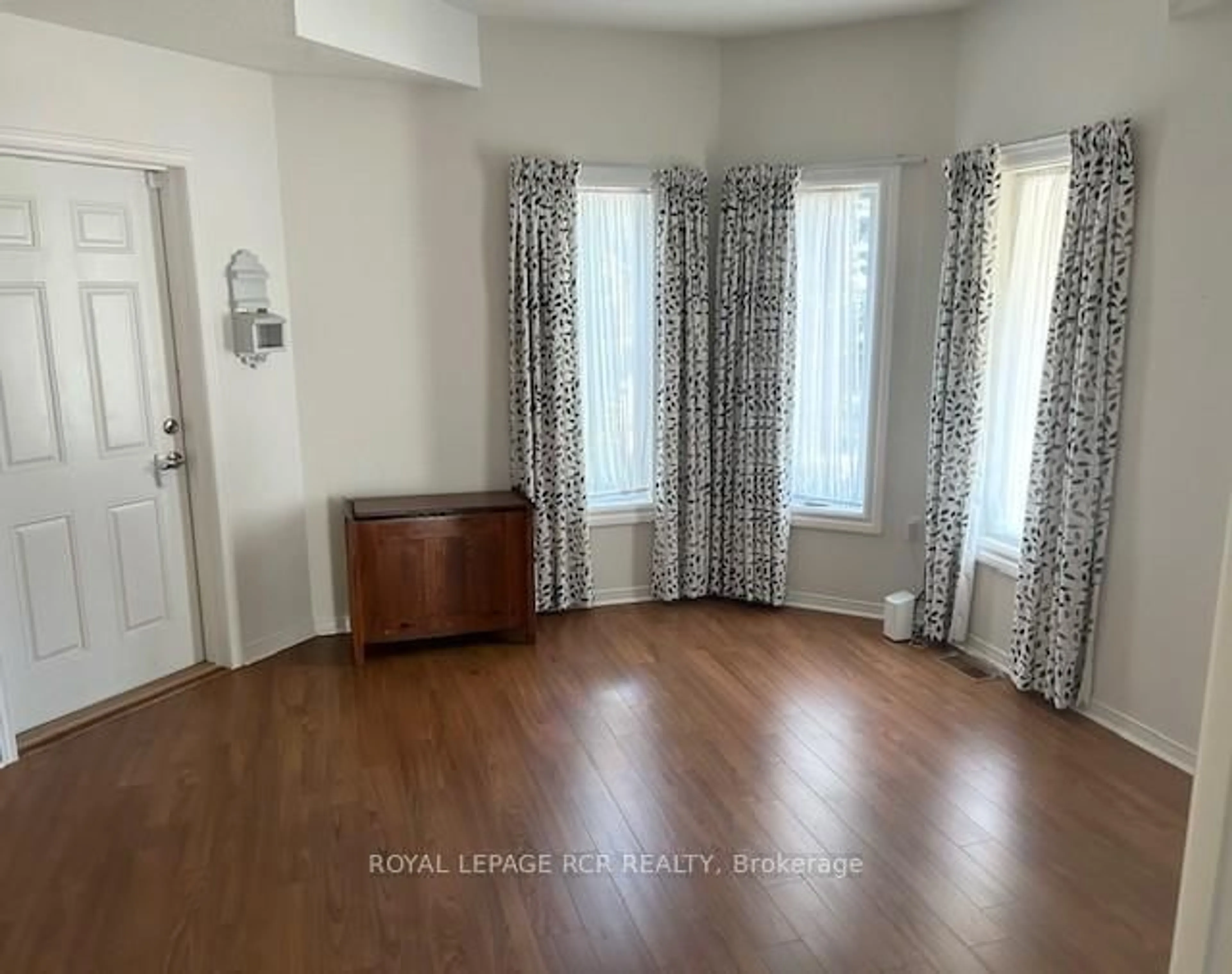 A pic of a room for 1 Henderson Cres, New Tecumseth Ontario L9R 1Y3