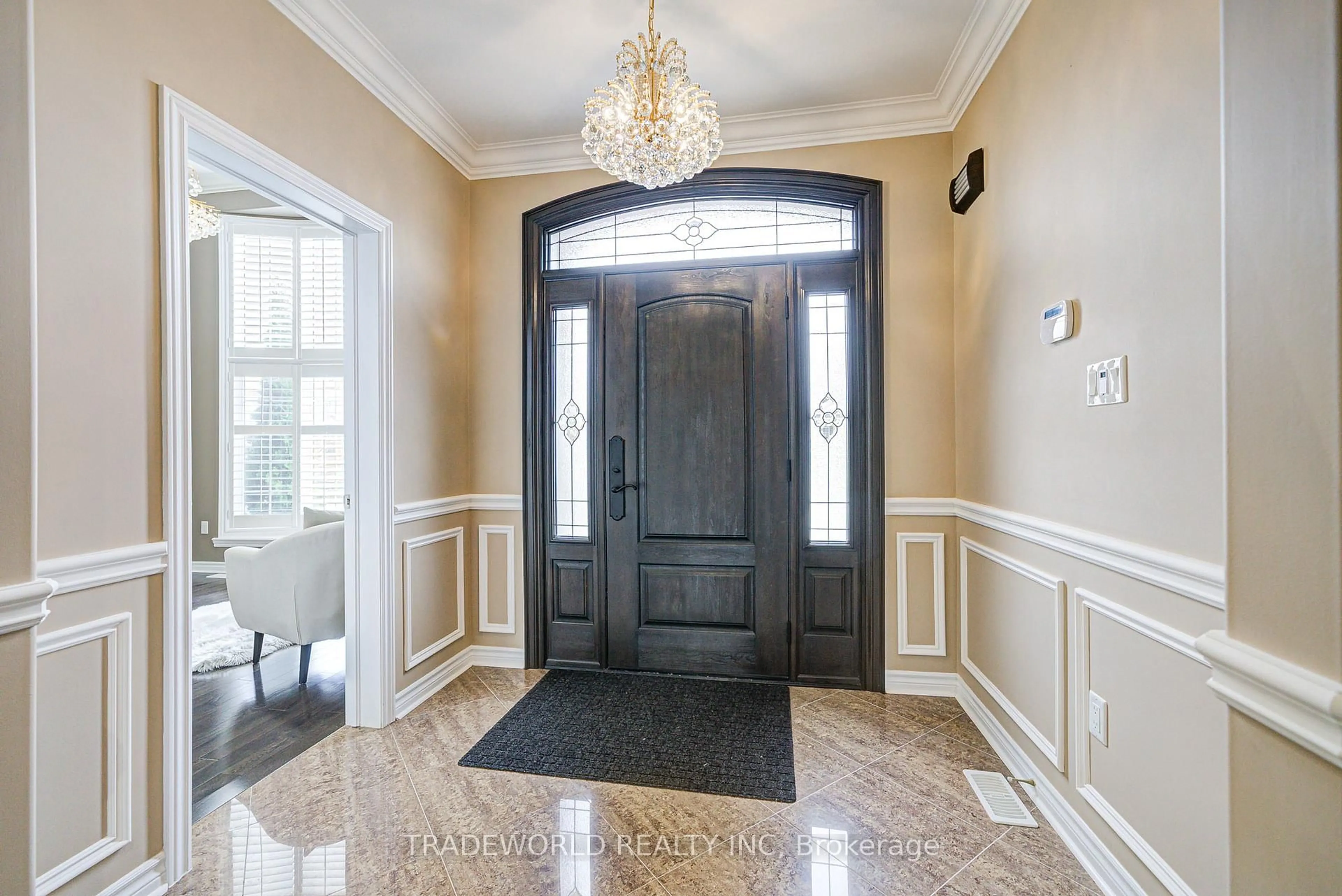 Indoor entryway for 90 Braith Cres, Whitchurch-Stouffville Ontario L4A 0B7
