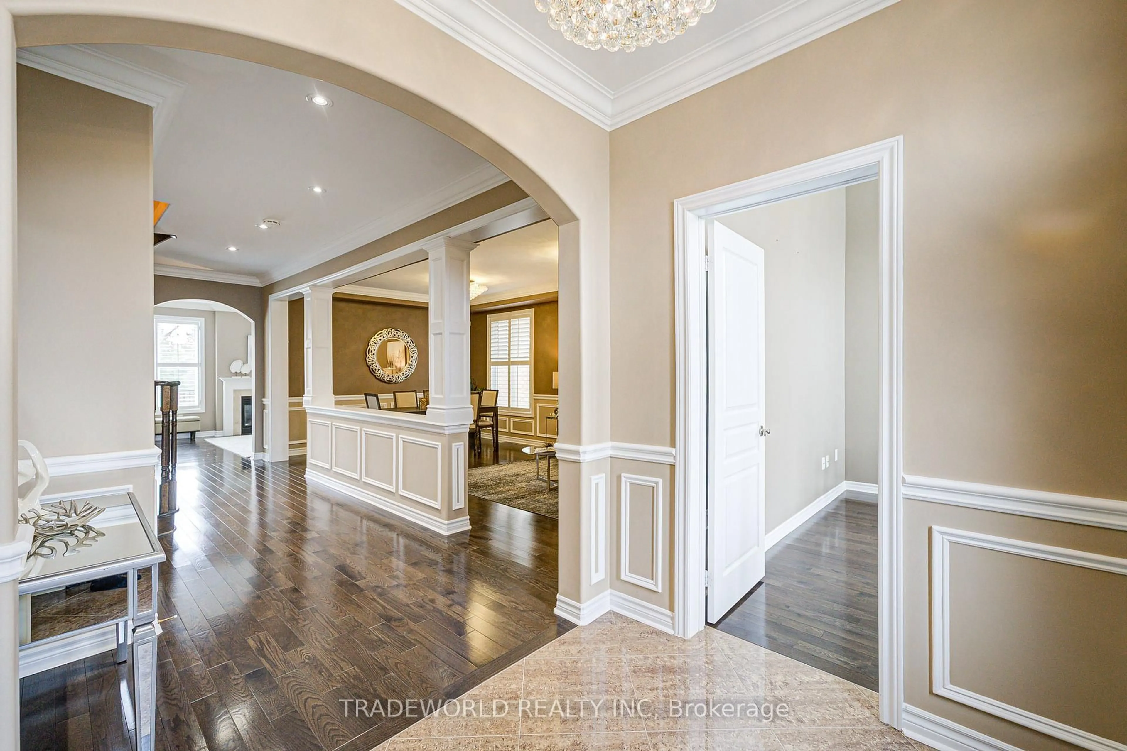 Indoor foyer for 90 Braith Cres, Whitchurch-Stouffville Ontario L4A 0B7