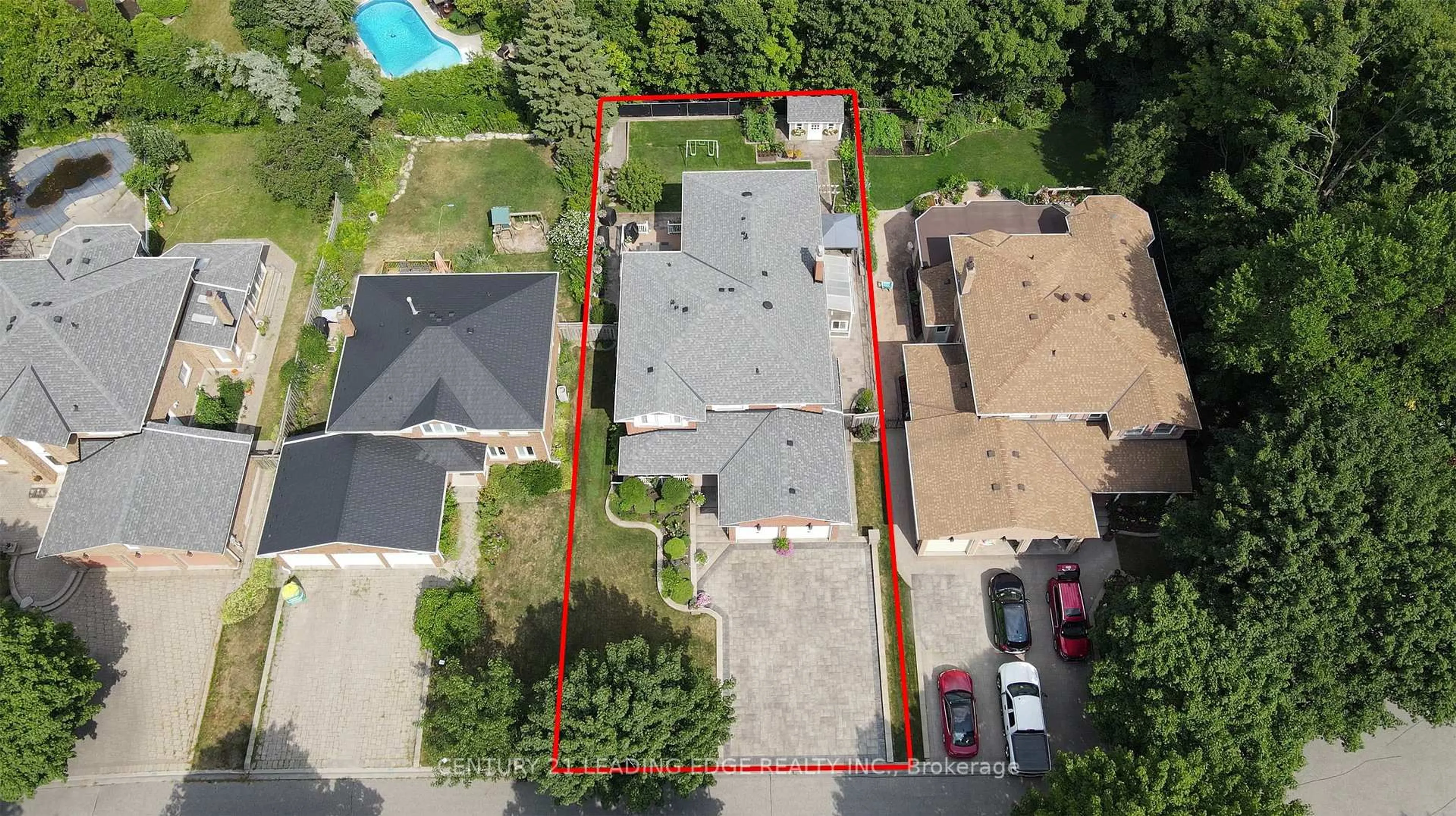 A pic from outside/outdoor area/front of a property/back of a property/a pic from drone, street for 7 BROGAN Crt, Markham Ontario L3P 6G2
