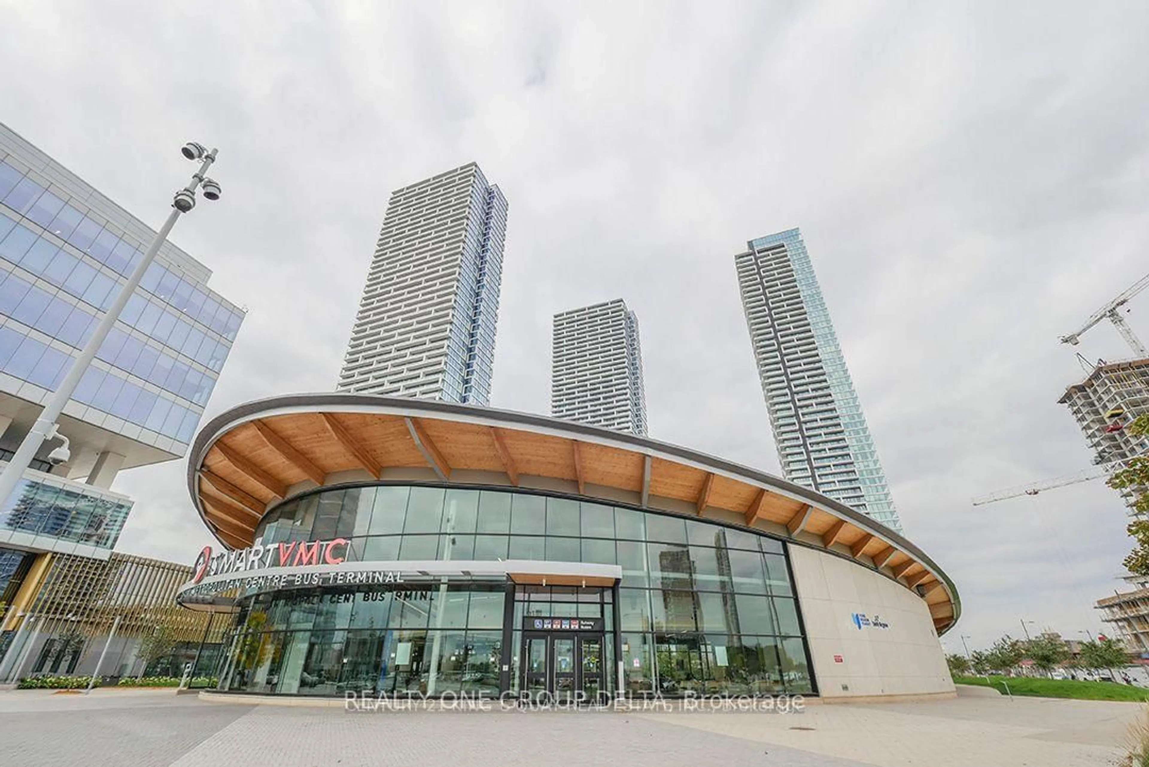 Indoor foyer for 898 Portage Pkwy #4002, Vaughan Ontario L4K 3Y8