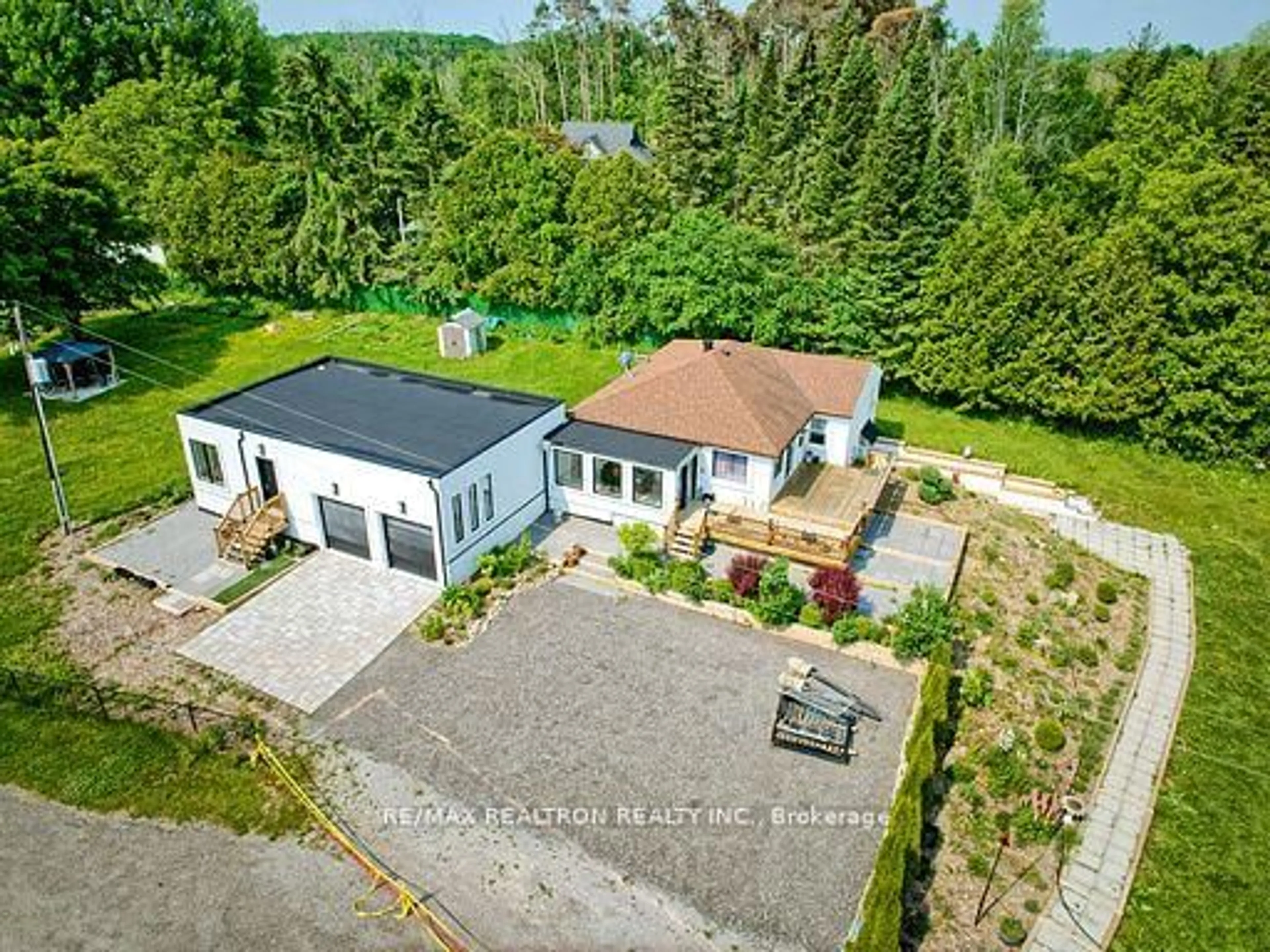 A pic from outside/outdoor area/front of a property/back of a property/a pic from drone, unknown for 2821 Mount Albert Rd, East Gwillimbury Ontario L0G 1R0