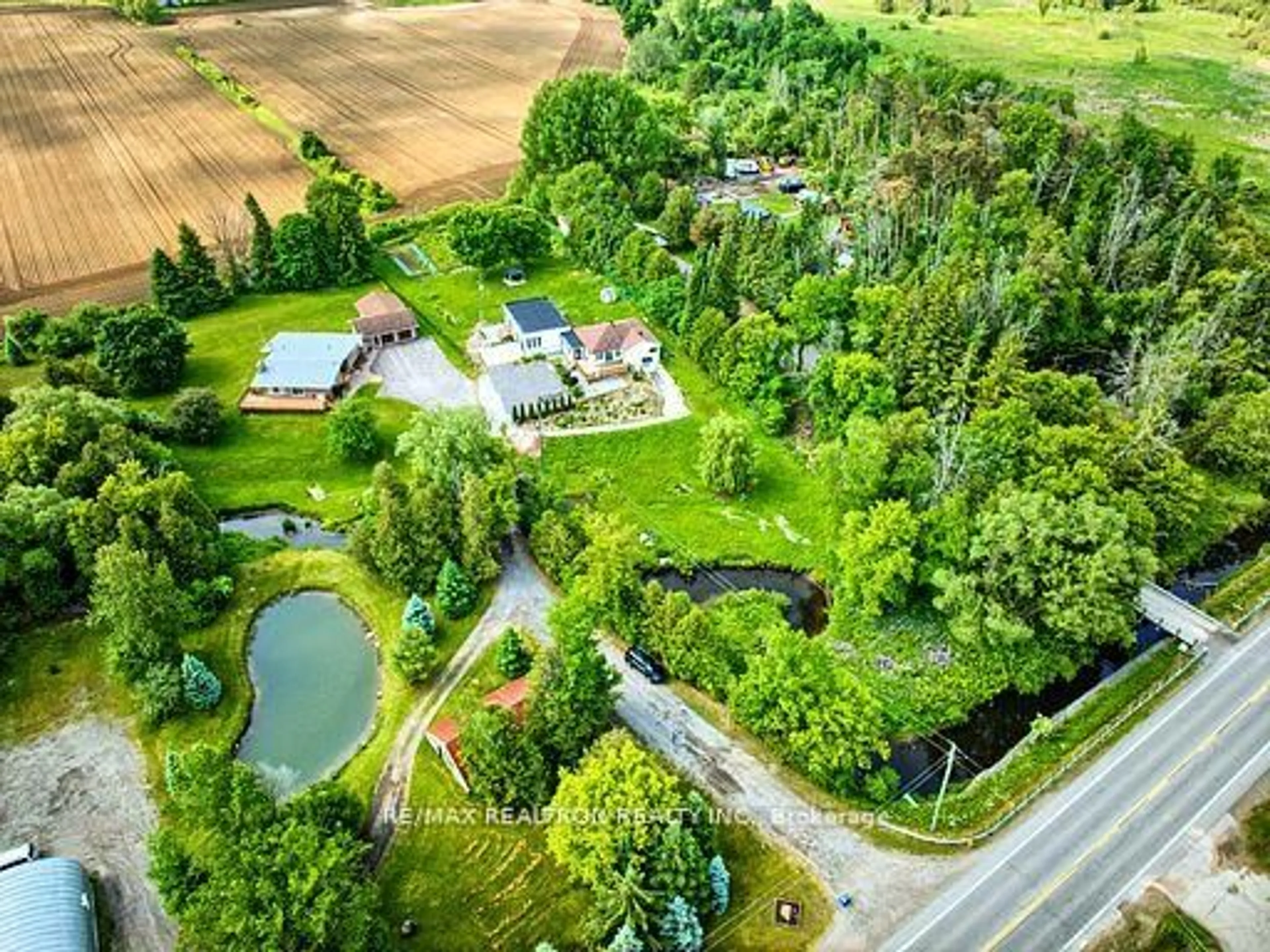A pic from outside/outdoor area/front of a property/back of a property/a pic from drone, street for 2821 Mount Albert Rd, East Gwillimbury Ontario L0G 1R0