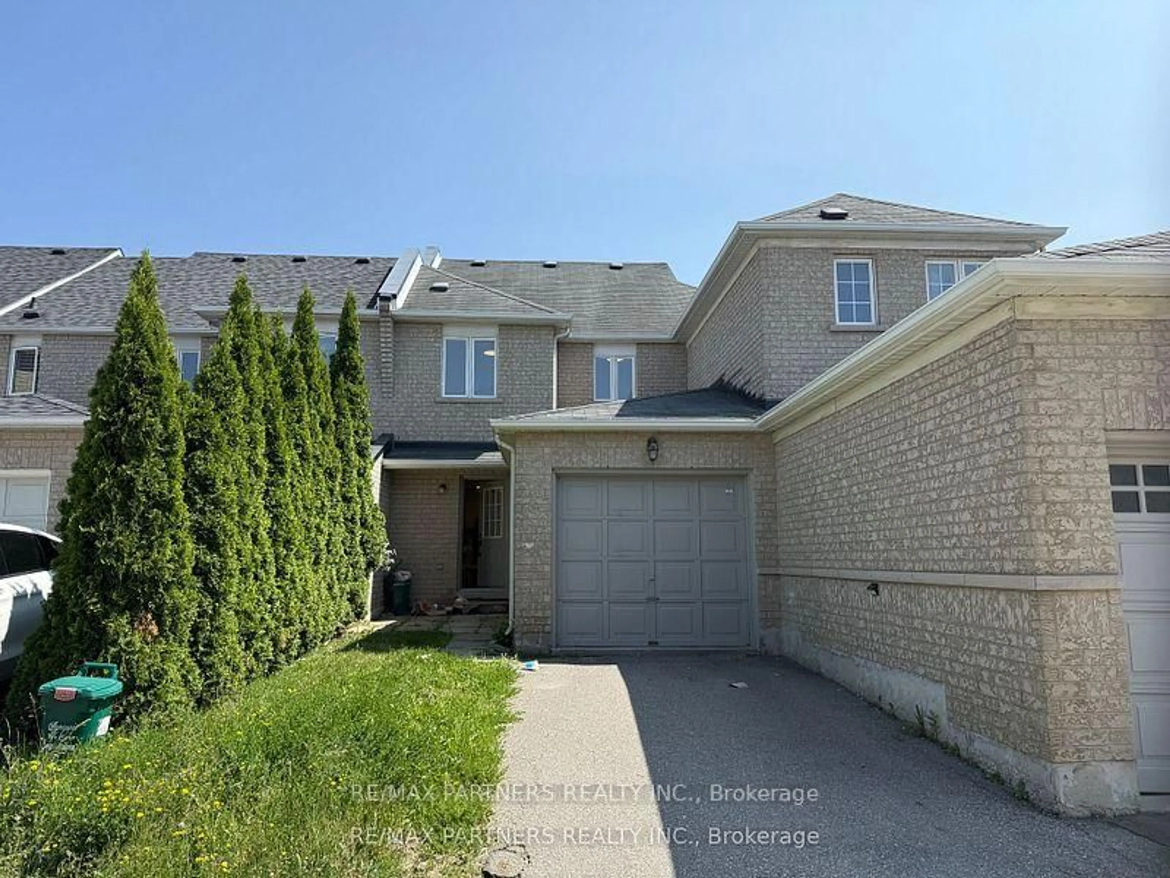 A pic from outside/outdoor area/front of a property/back of a property/a pic from drone, street for 516 Bur Oak Ave, Markham Ontario L6C 3A9
