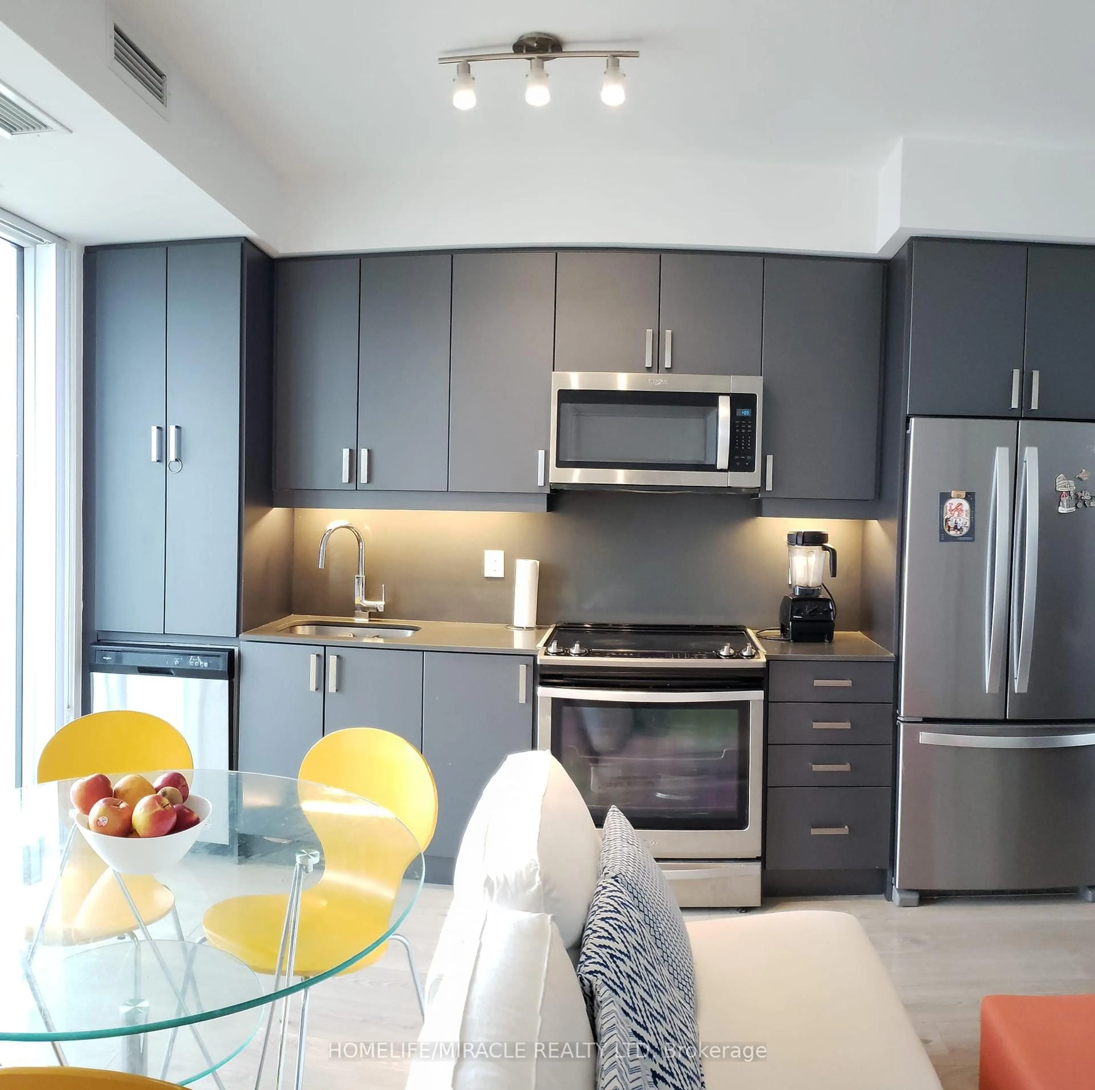 Contemporary kitchen, unknown for 7895 Jane St #2004, Vaughan Ontario L4K 0K2
