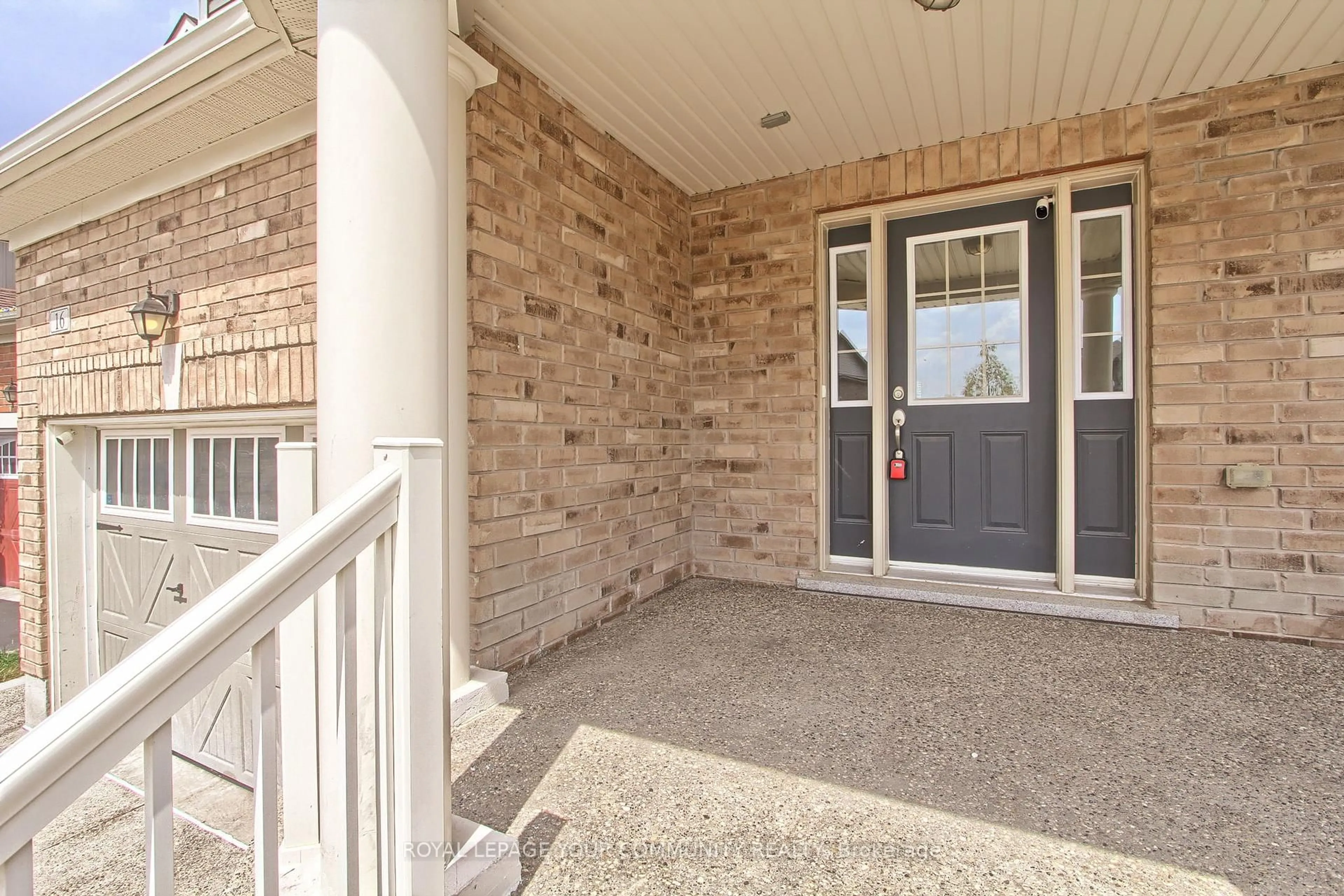 Indoor entryway for 16 Tomporowski Tr, New Tecumseth Ontario L9R 0T9