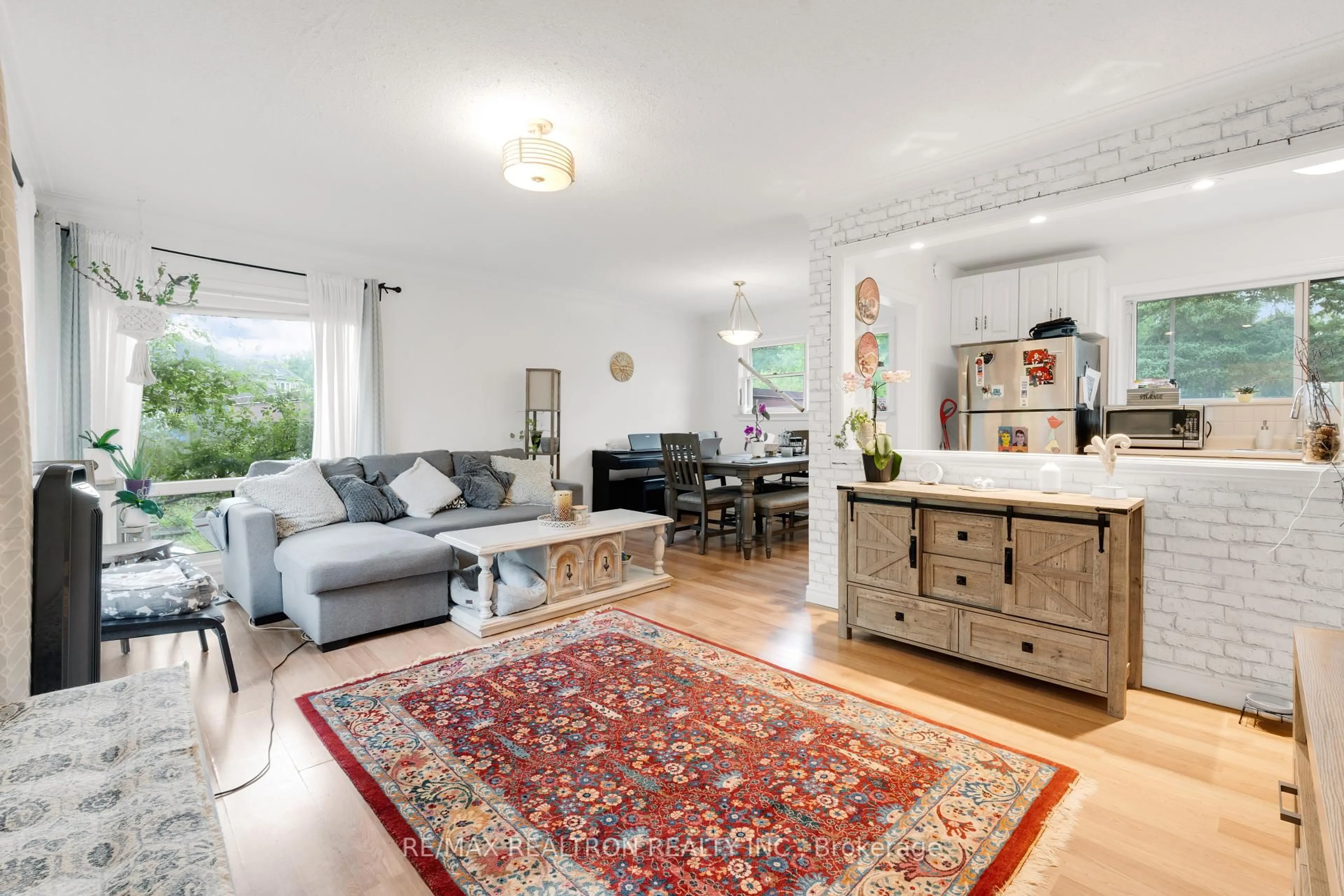 Living room with furniture, unknown for 172 Duncan Rd, Richmond Hill Ontario L4C 6J8
