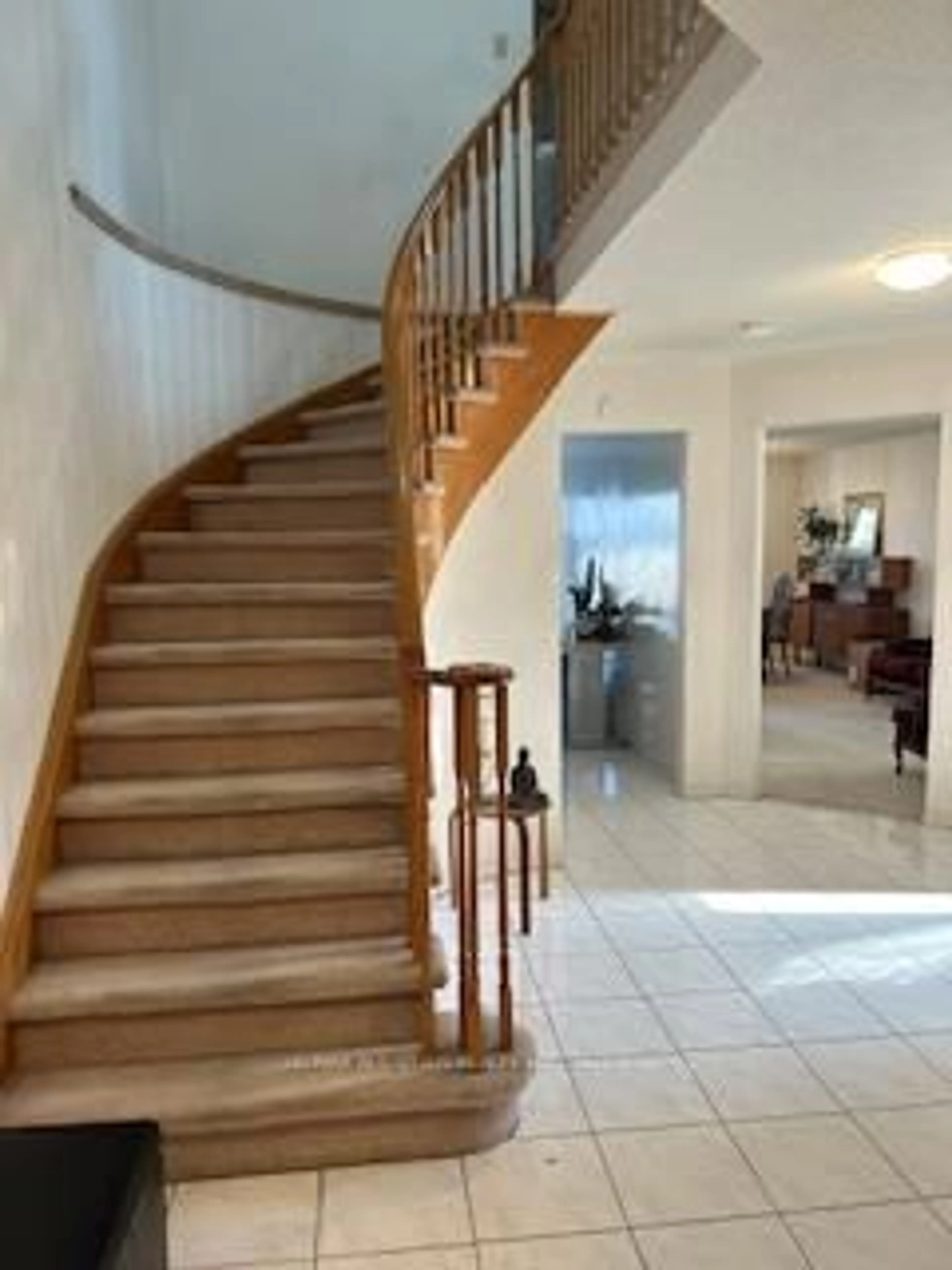 Indoor foyer for 78 Kyla Cres, Markham Ontario L3S 2Y2