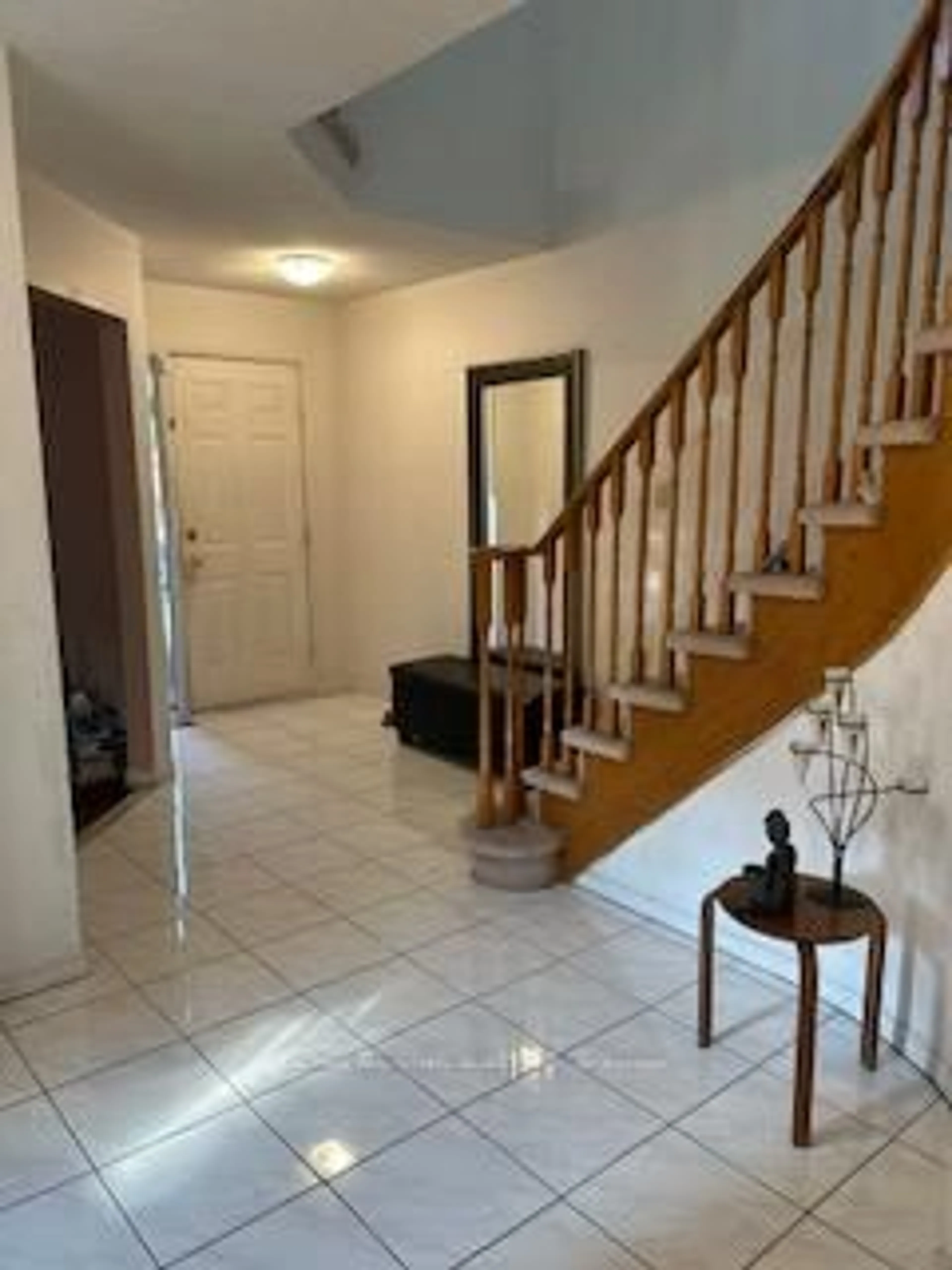 Indoor foyer for 78 Kyla Cres, Markham Ontario L3S 2Y2