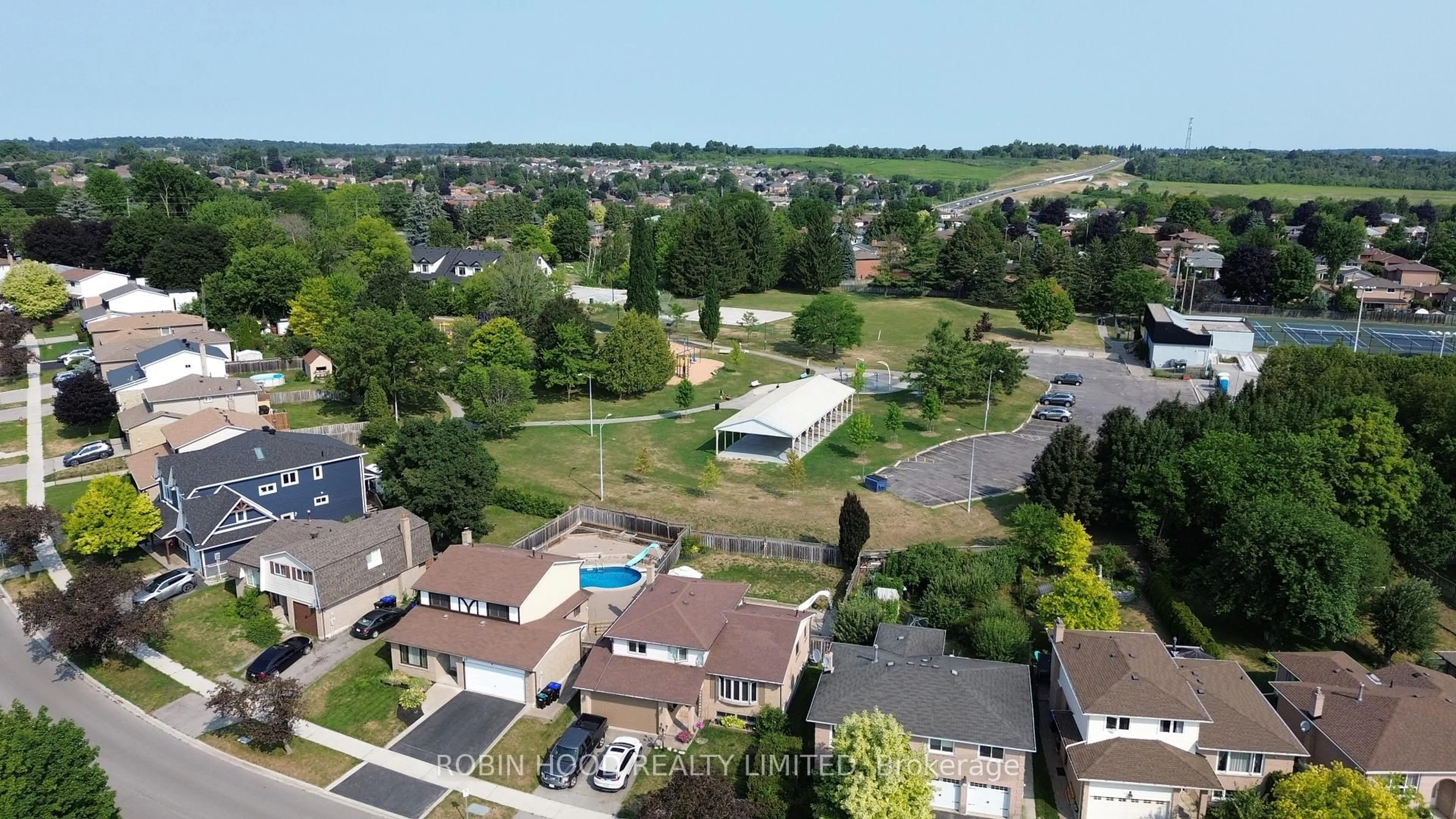 A pic from outside/outdoor area/front of a property/back of a property/a pic from drone, unknown for 65 Britannia Ave, Bradford West Gwillimbury Ontario L3Z 1A2