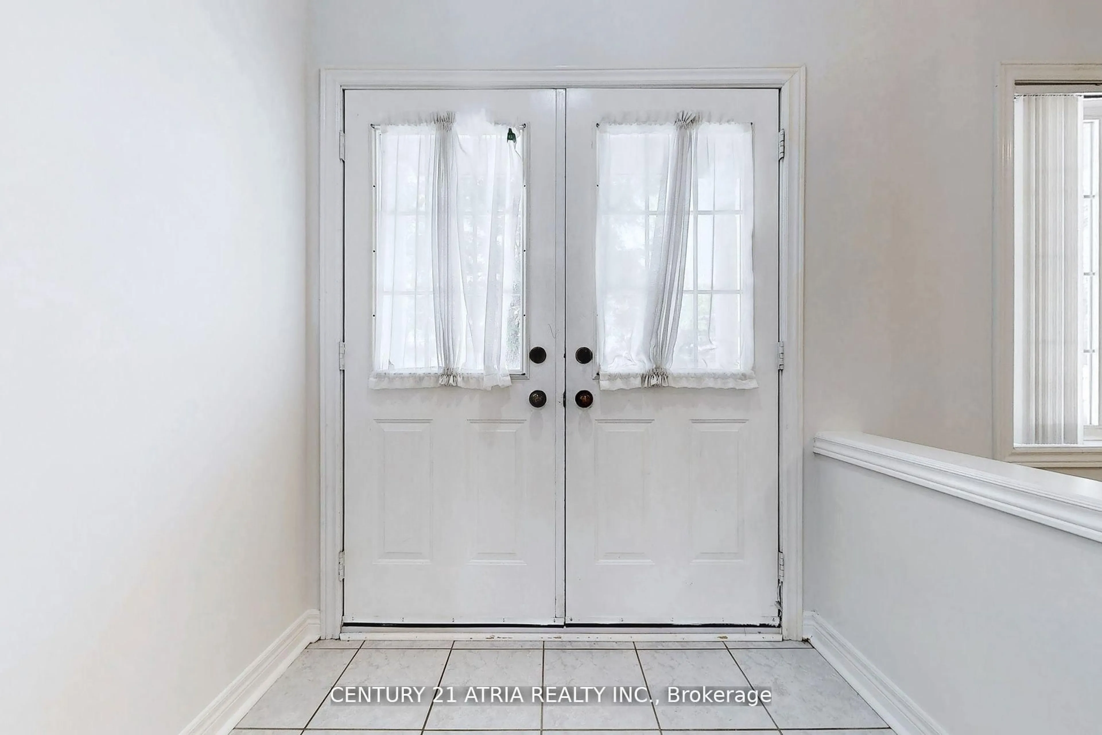 Indoor entryway for 25 Palisade Cres, Richmond Hill Ontario L4S 2H9