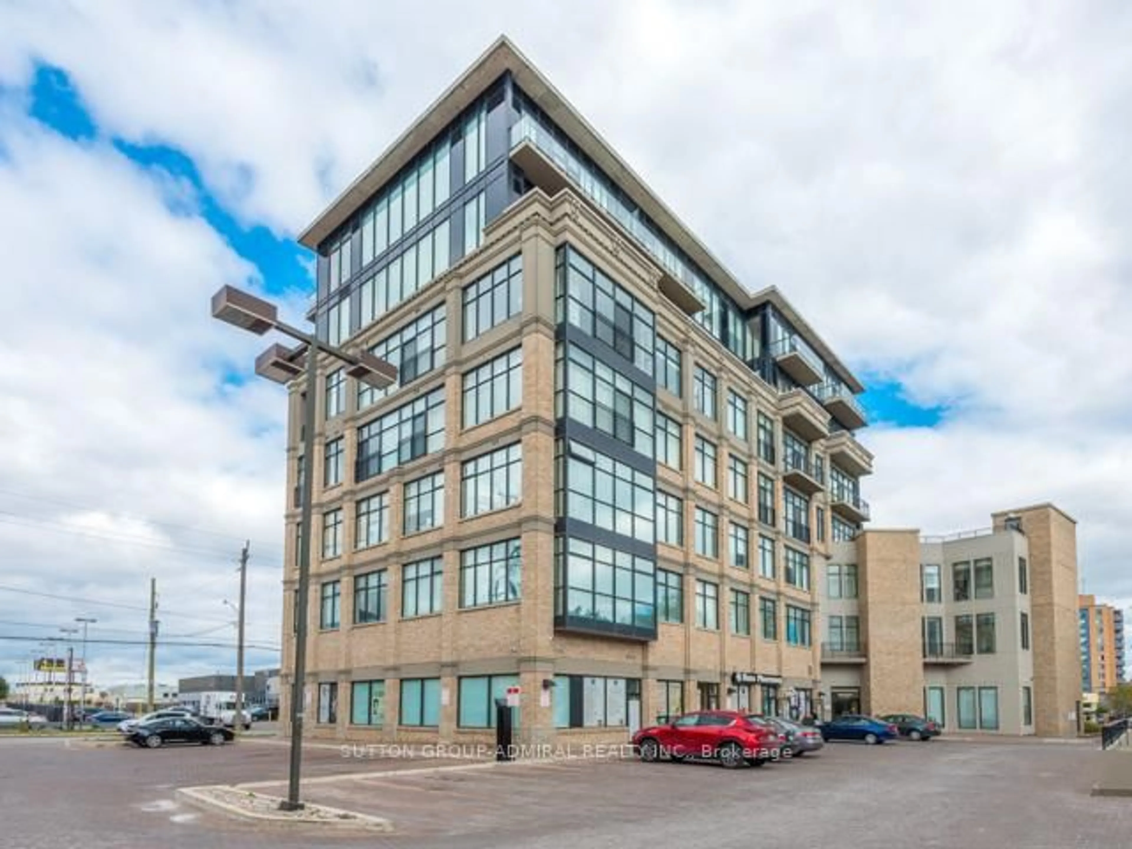 Indoor foyer for 10376 Yonge St #501, Richmond Hill Ontario L4C 3B8