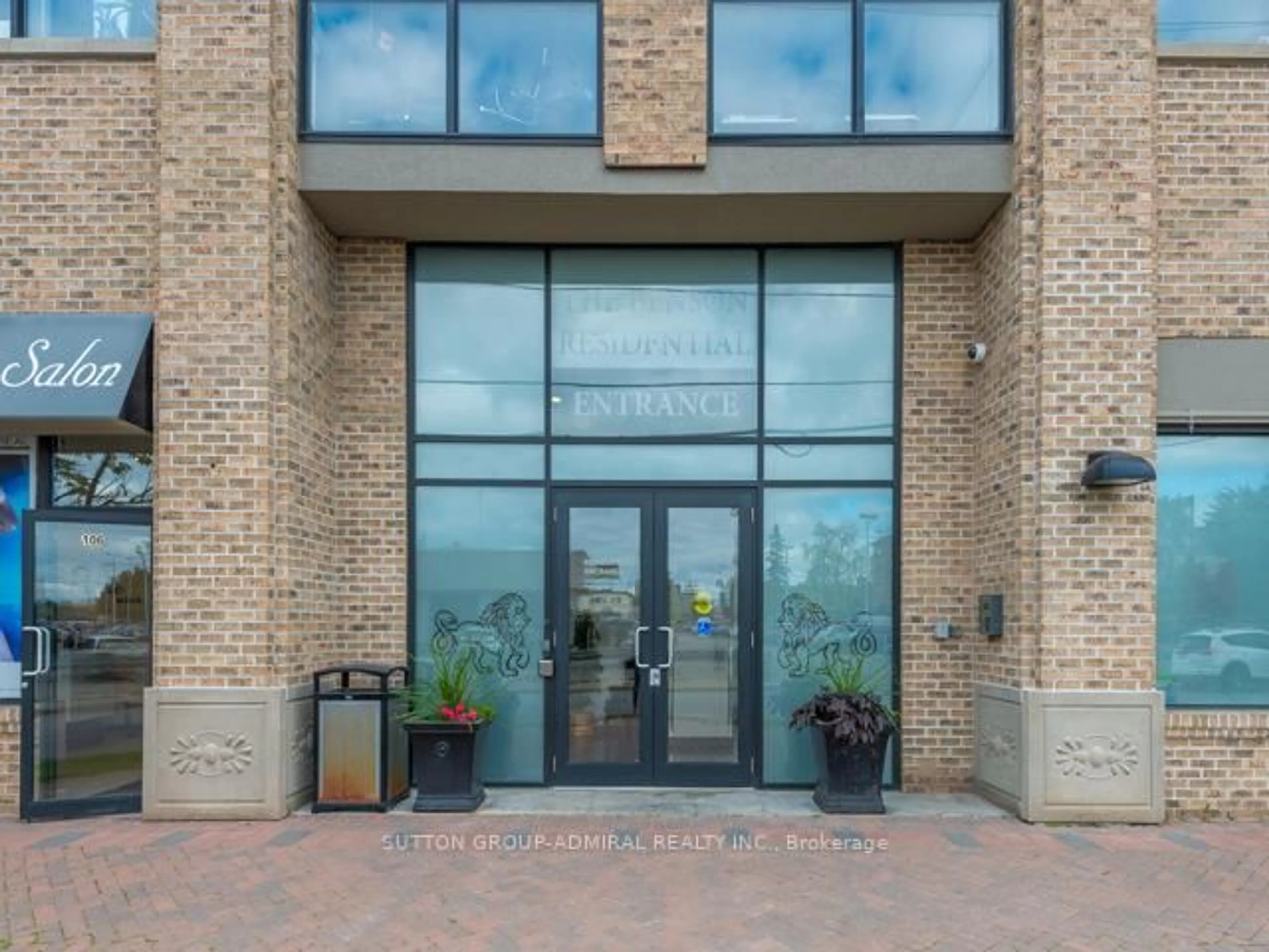 Indoor foyer for 10376 Yonge St #501, Richmond Hill Ontario L4C 3B8