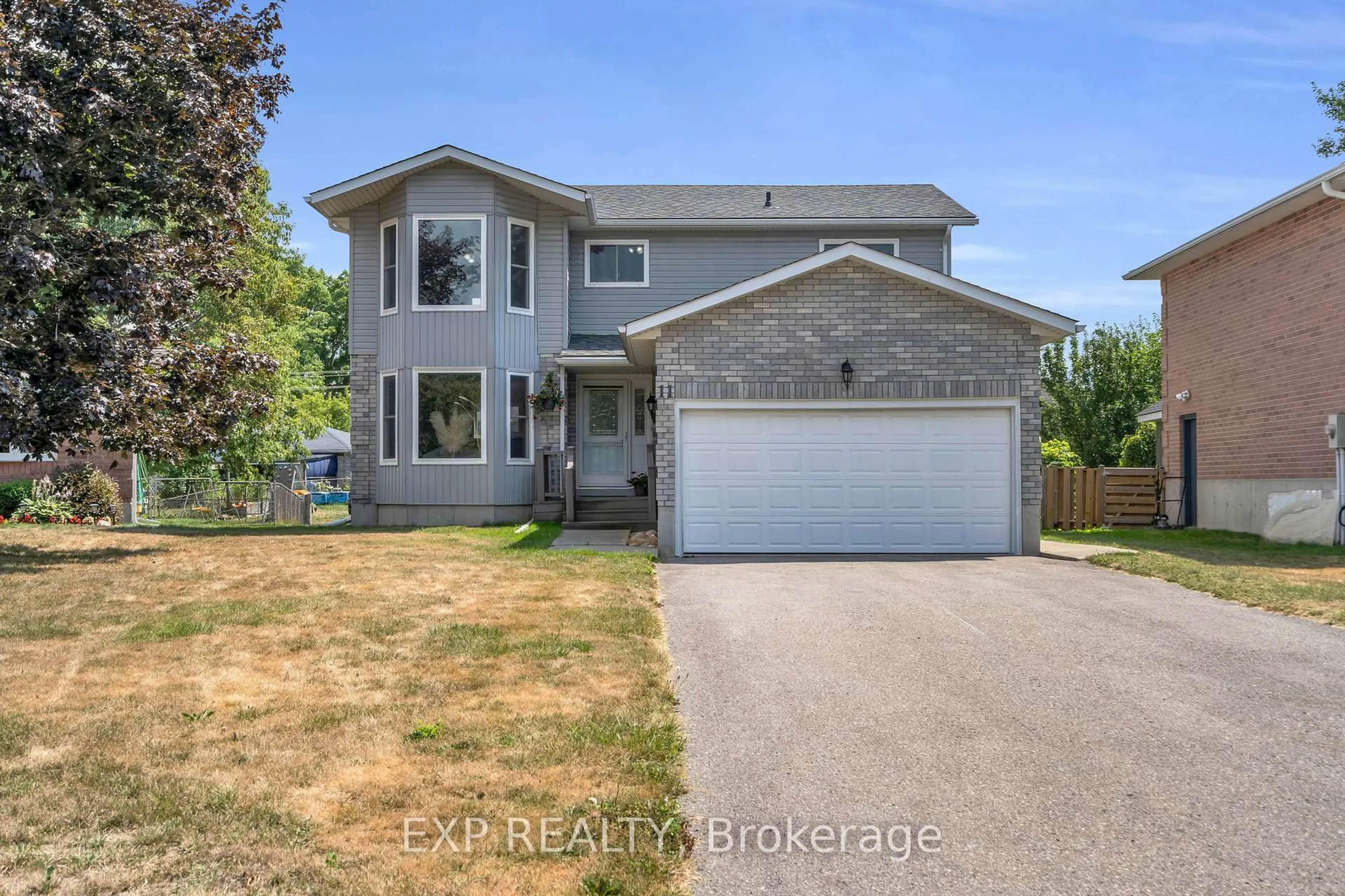 A pic from outside/outdoor area/front of a property/back of a property/a pic from drone, street for 11 Justin Crt, Georgina Ontario L0E 1R0