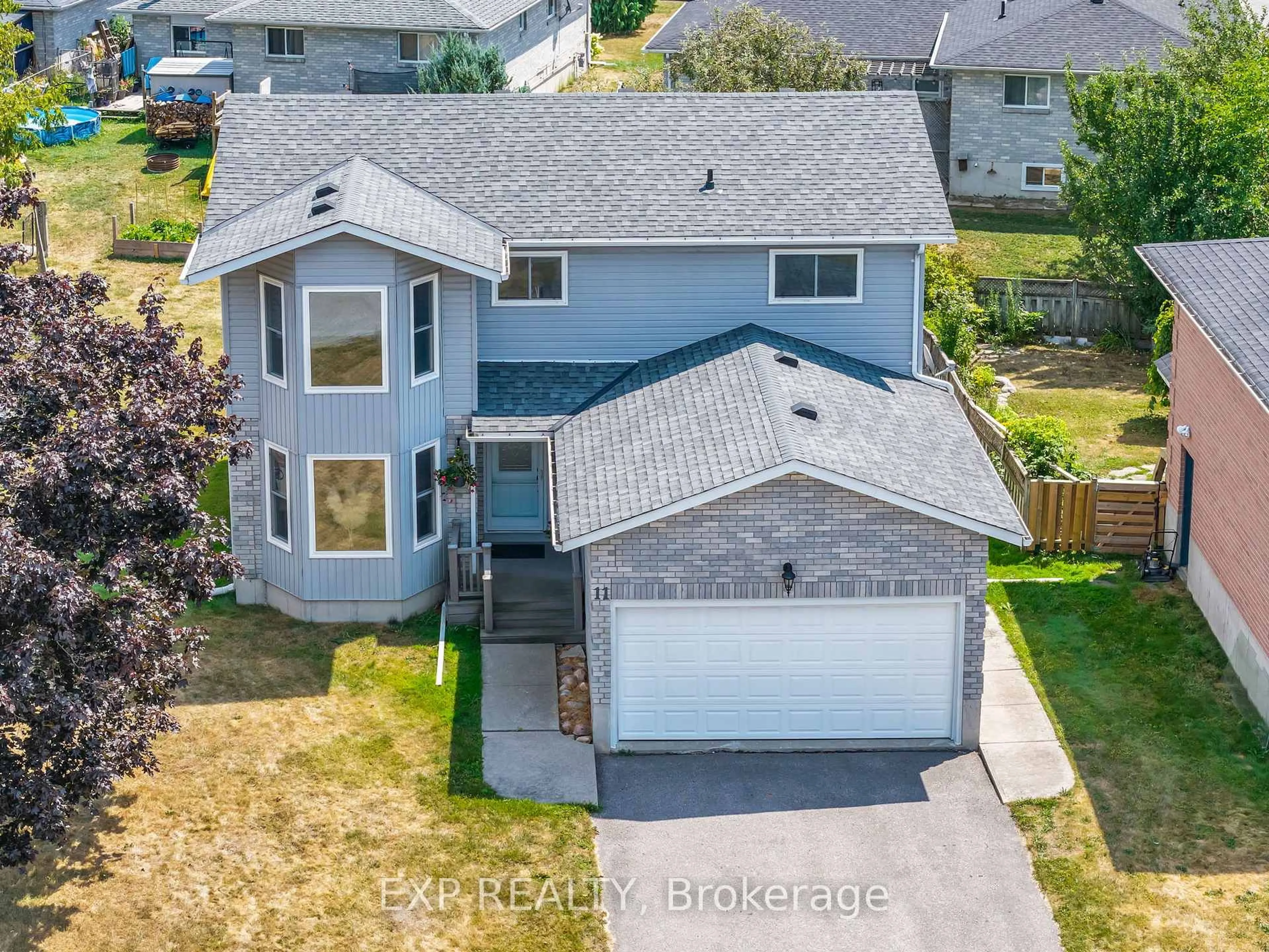 A pic from outside/outdoor area/front of a property/back of a property/a pic from drone, street for 11 Justin Crt, Georgina Ontario L0E 1R0
