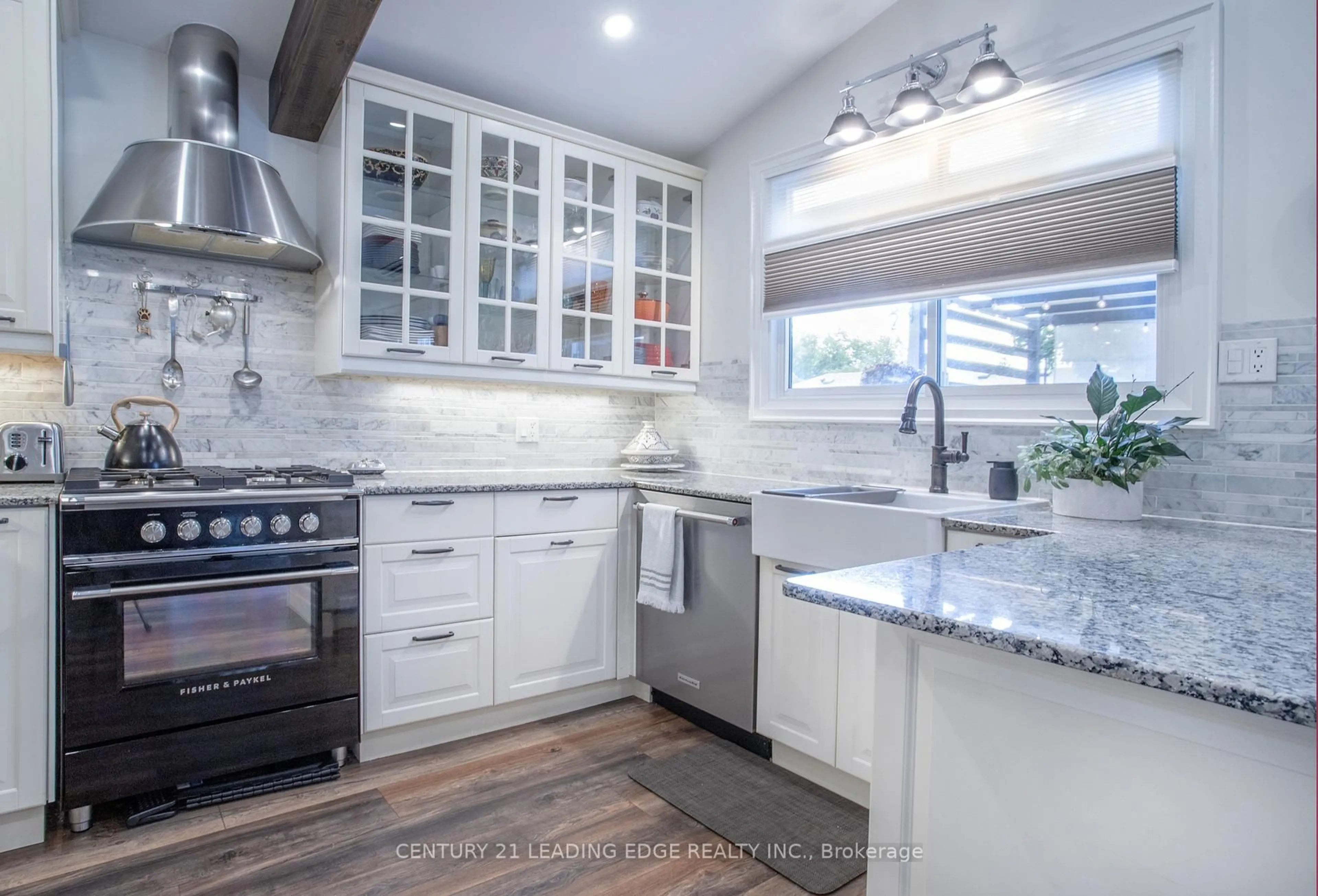 Open concept kitchen, ceramic/tile floor for 12 Balson Blvd, Whitchurch-Stouffville Ontario L4A 2Y3