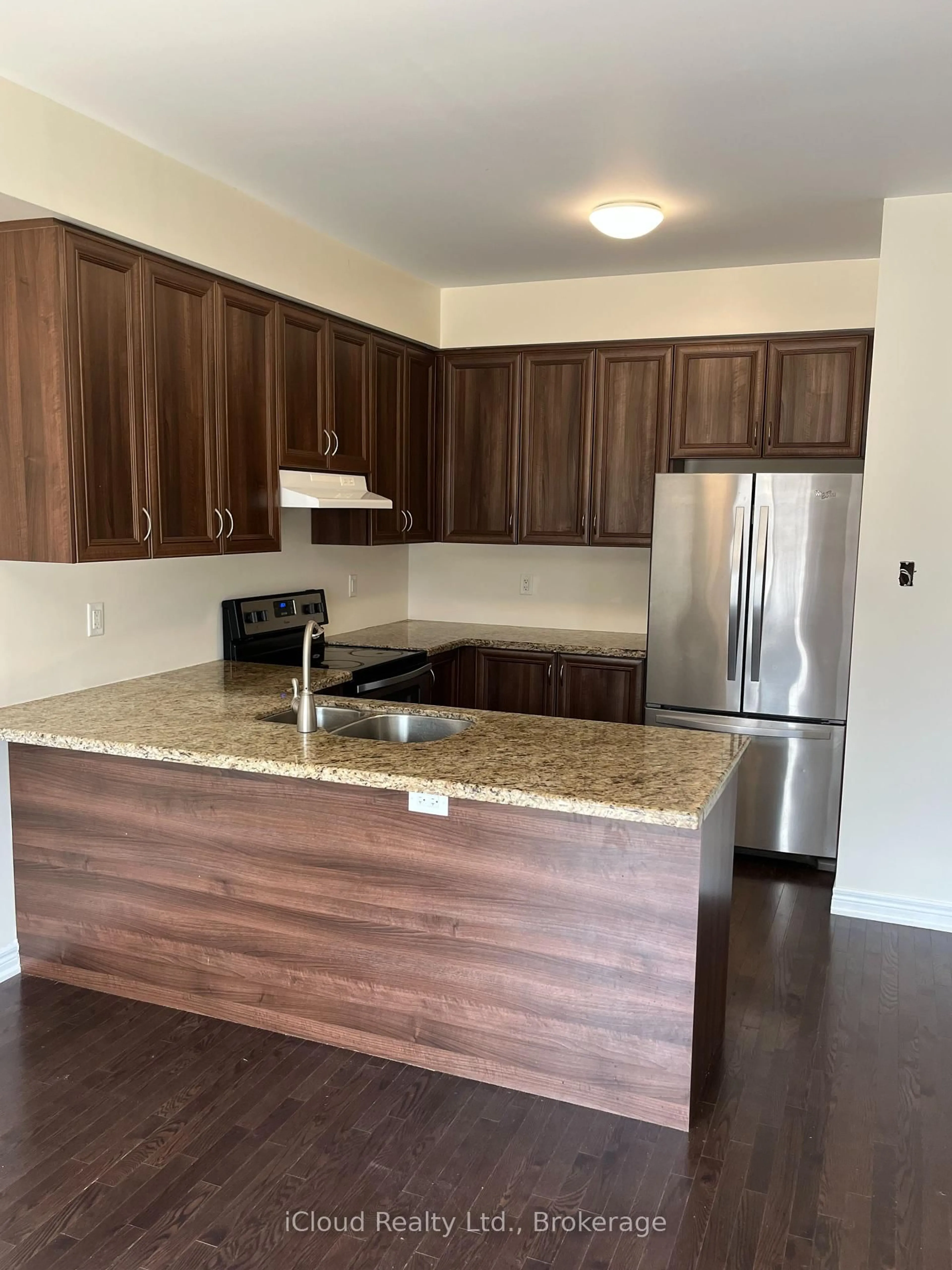 Standard kitchen, wood/laminate floor for 1465 Lormel Gate Ave, Innisfil Ontario L0L 1W0