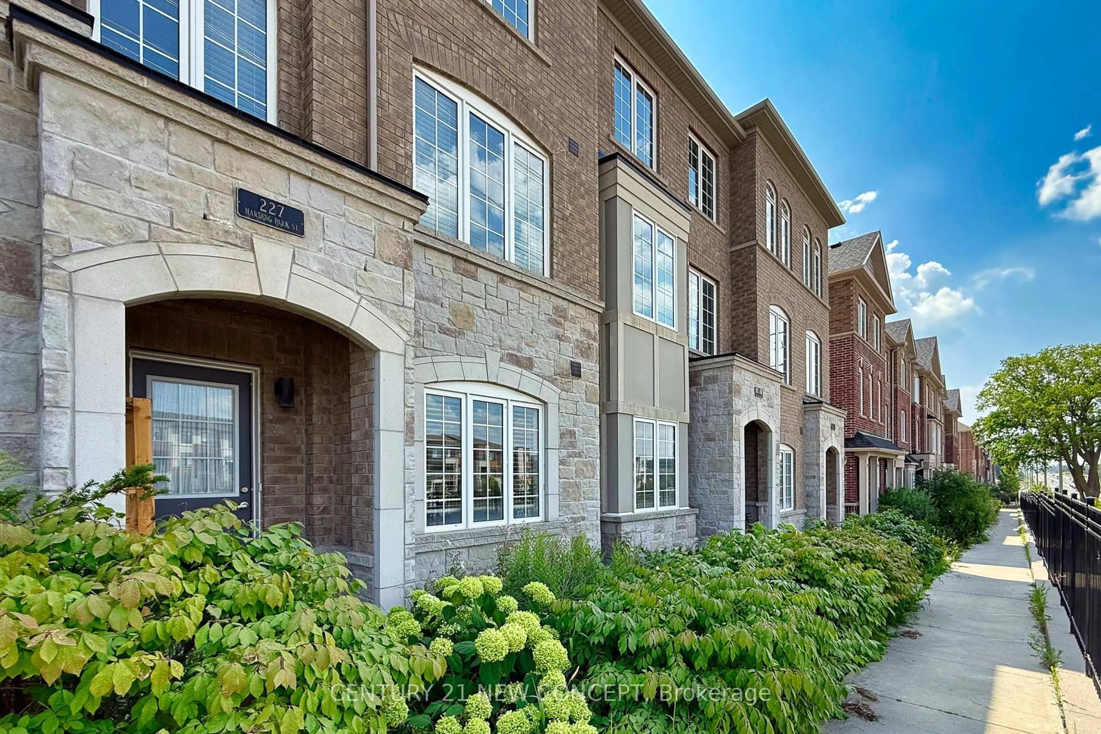 Home with brick exterior material, street for 227 Harding Park St, Newmarket Ontario L3Y 0E3