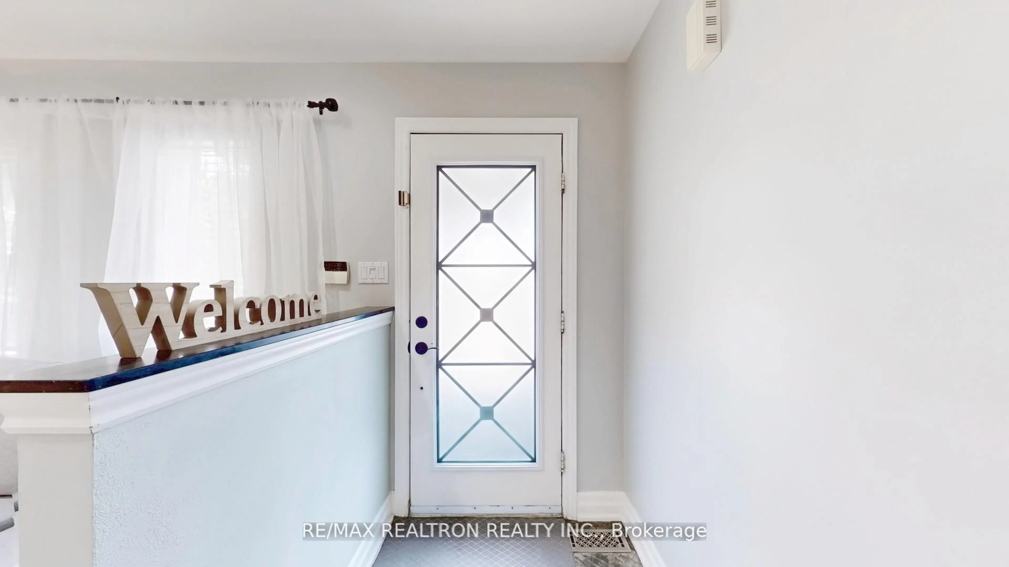Indoor entryway for 287 Wildberry Cres, Vaughan Ontario L4H 2H6