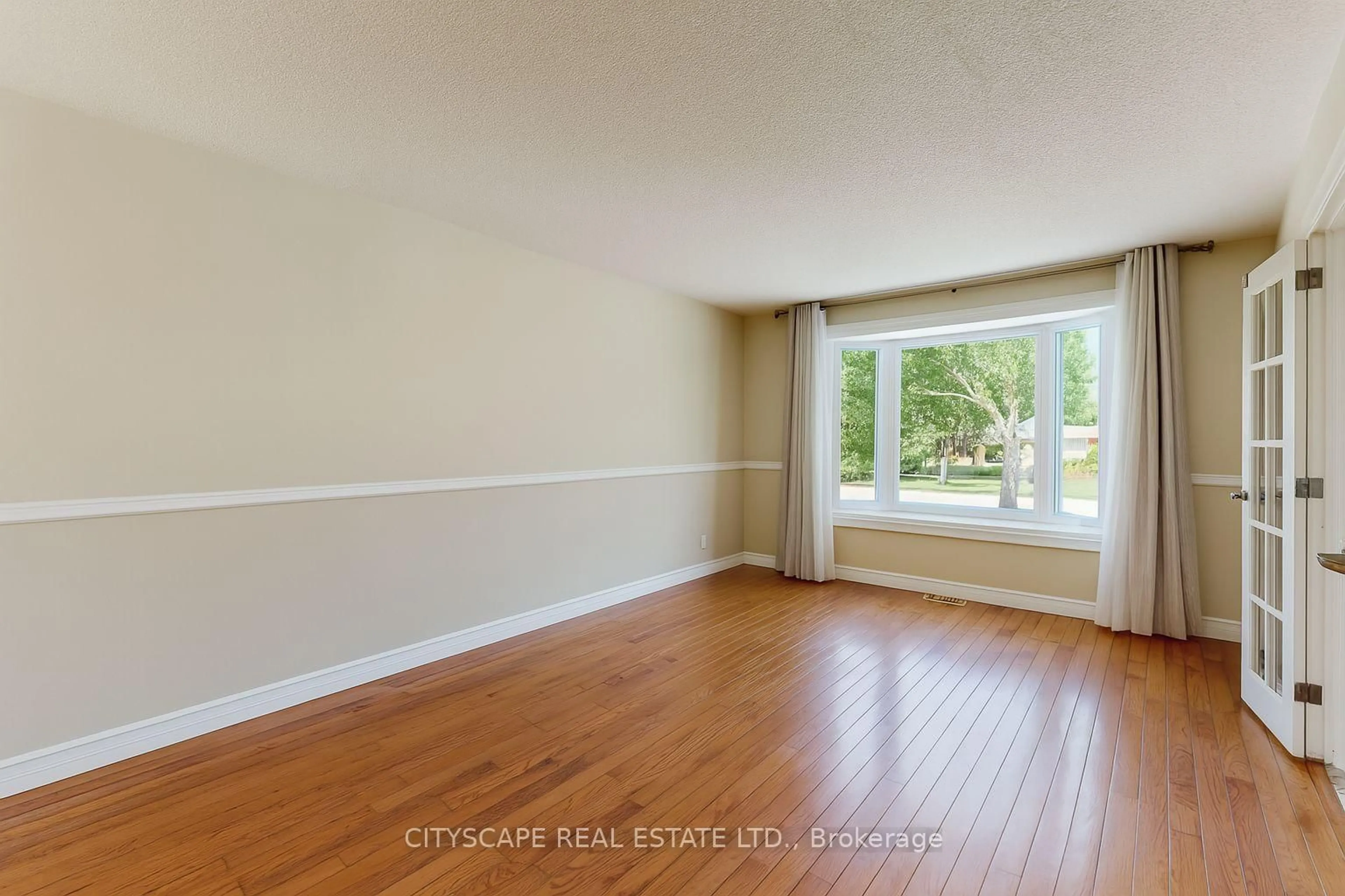 A pic of a room for 65 Riverglen Dr, Georgina Ontario L4P 3K7