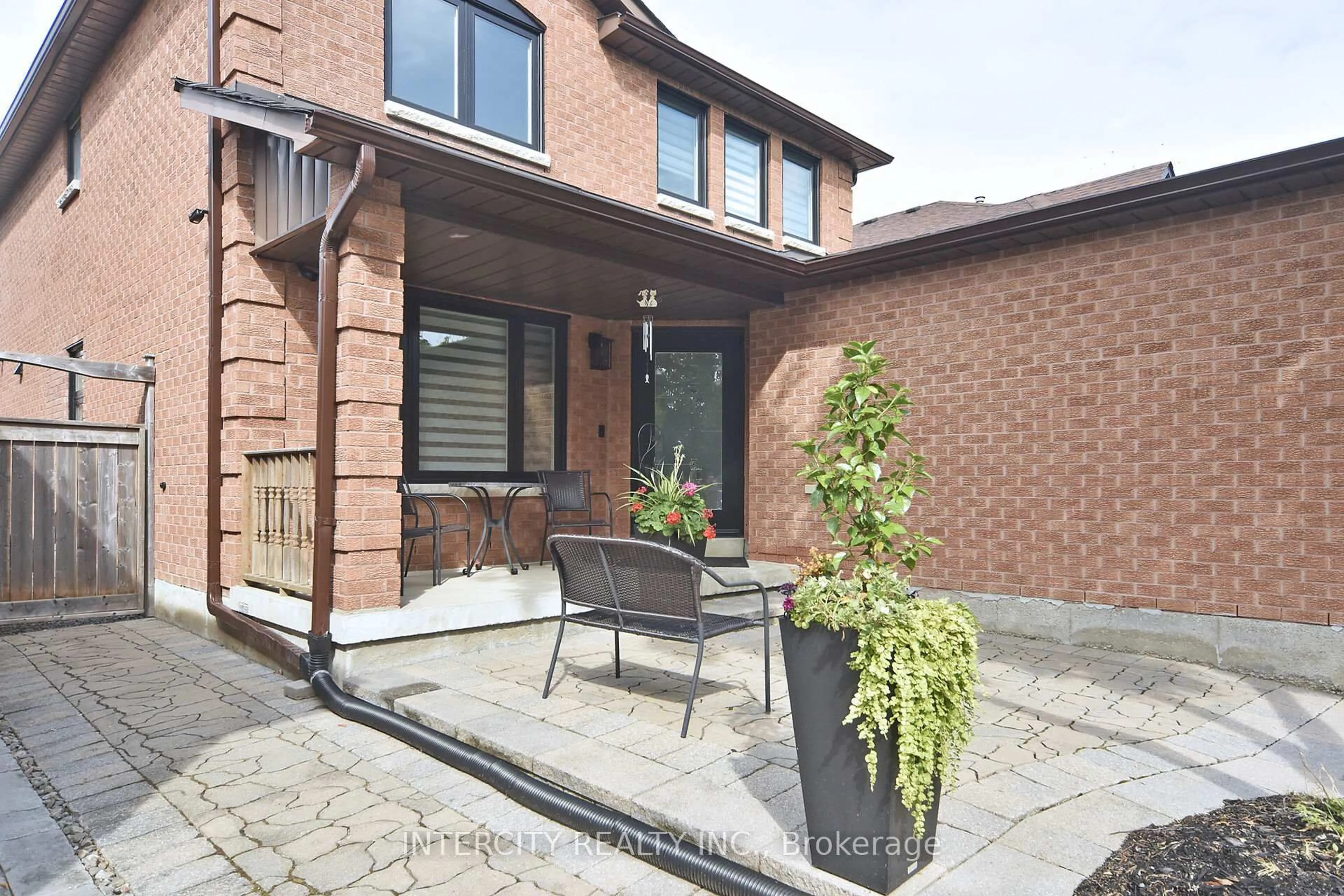Home with brick exterior material, street for 137 Largo Cres, Vaughan Ontario L6A 1N1