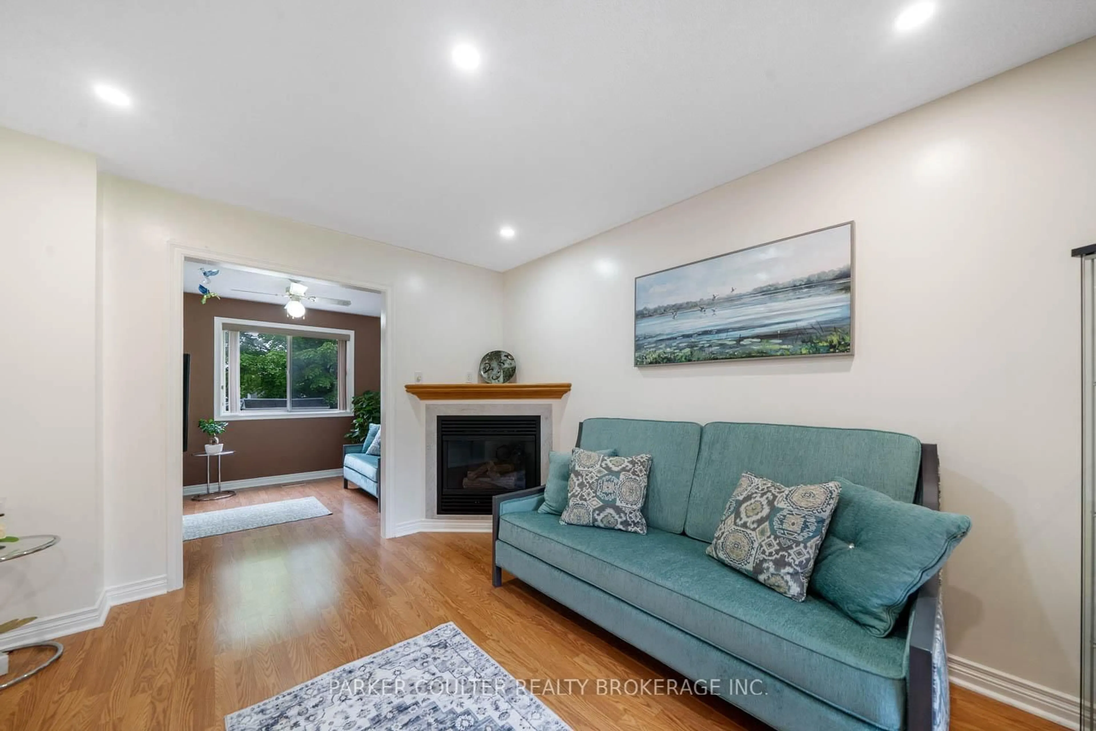Living room with furniture, unknown for 135 Victoria St, New Tecumseth Ontario L9R 1G7