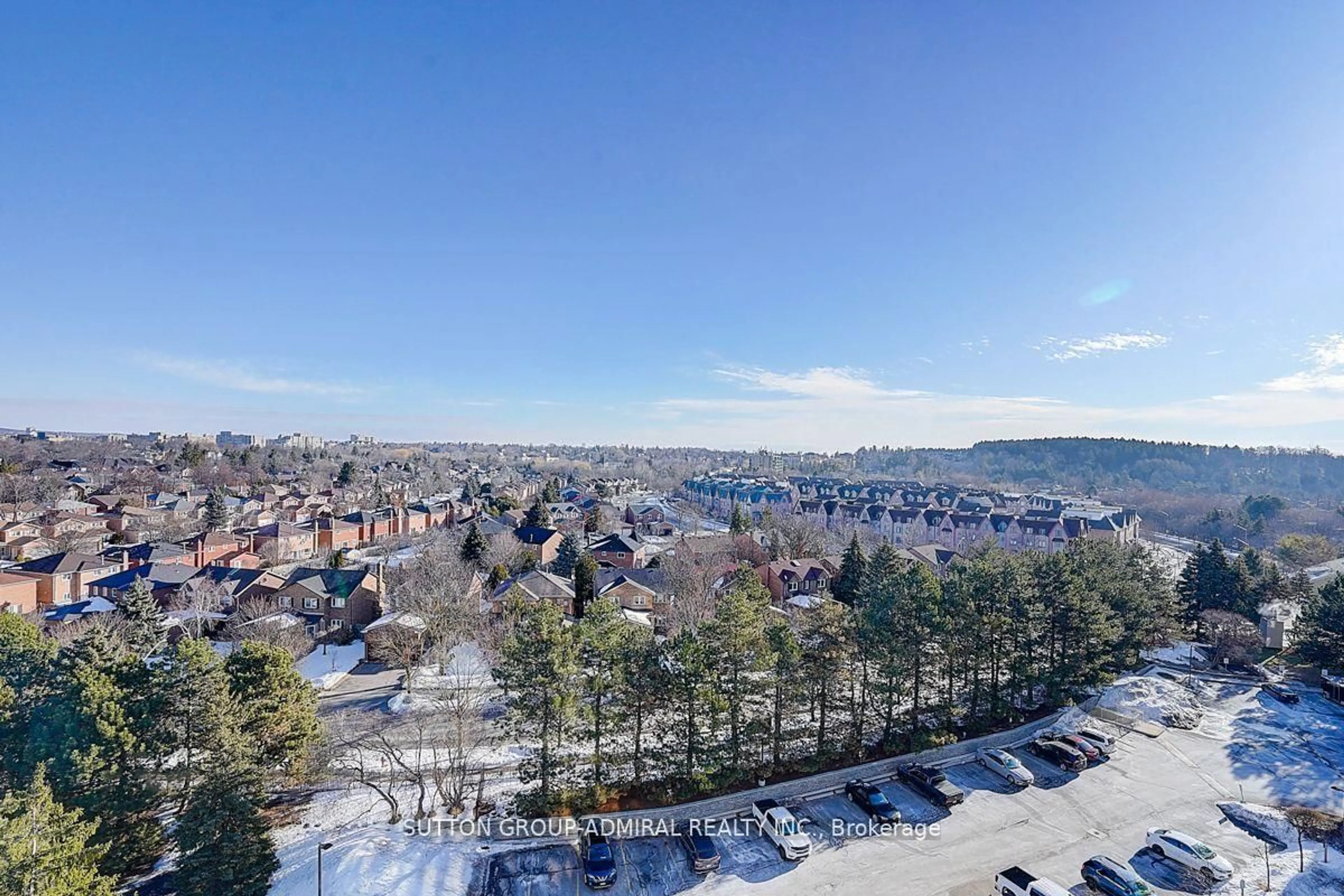 A pic from outside/outdoor area/front of a property/back of a property/a pic from drone, mountain view for 32 CLARISSA Dr #PH27, Richmond Hill Ontario L4C 9R7